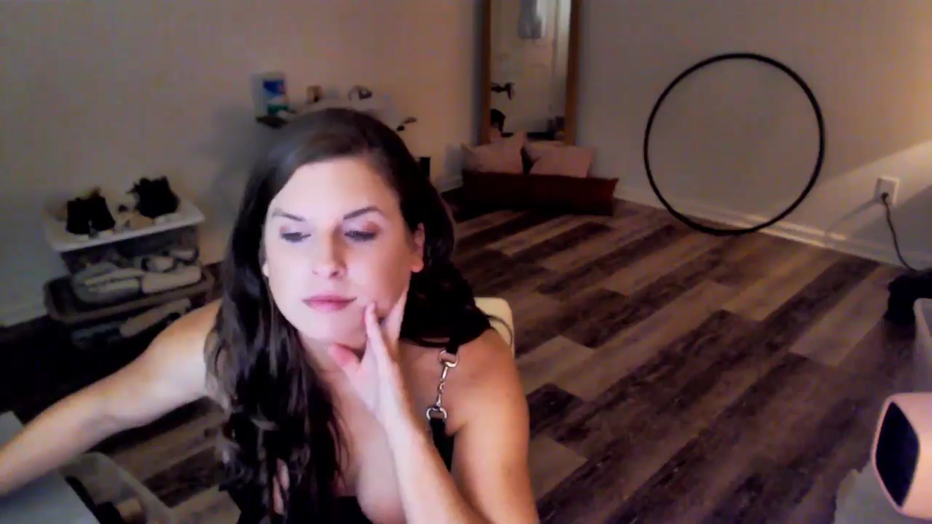 Gallery image thumbnail from Anna__Online's myfreecams stream on, 05/16/2024, 03:30 image 10 of 20