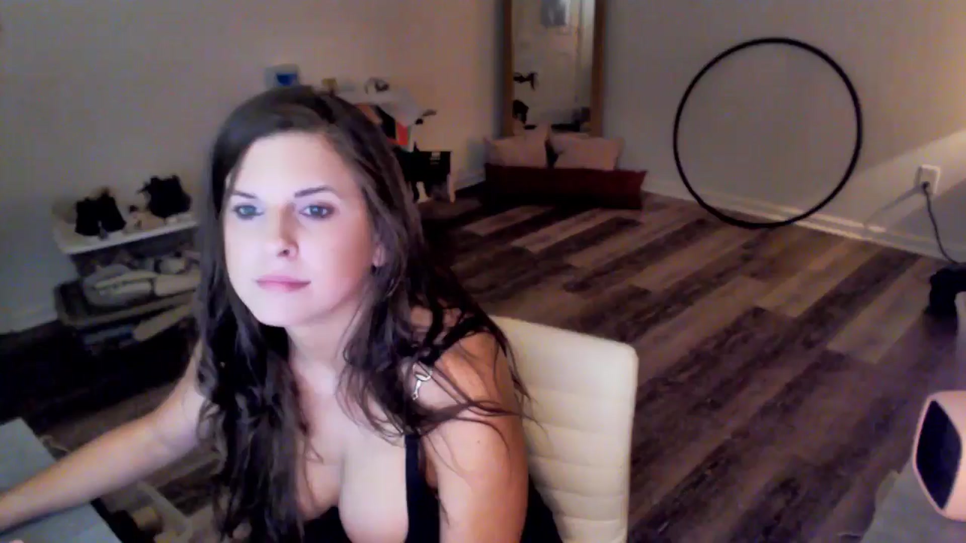 Gallery image thumbnail from Anna__Online's myfreecams stream on, 05/16/2024, 03:30 image 13 of 20