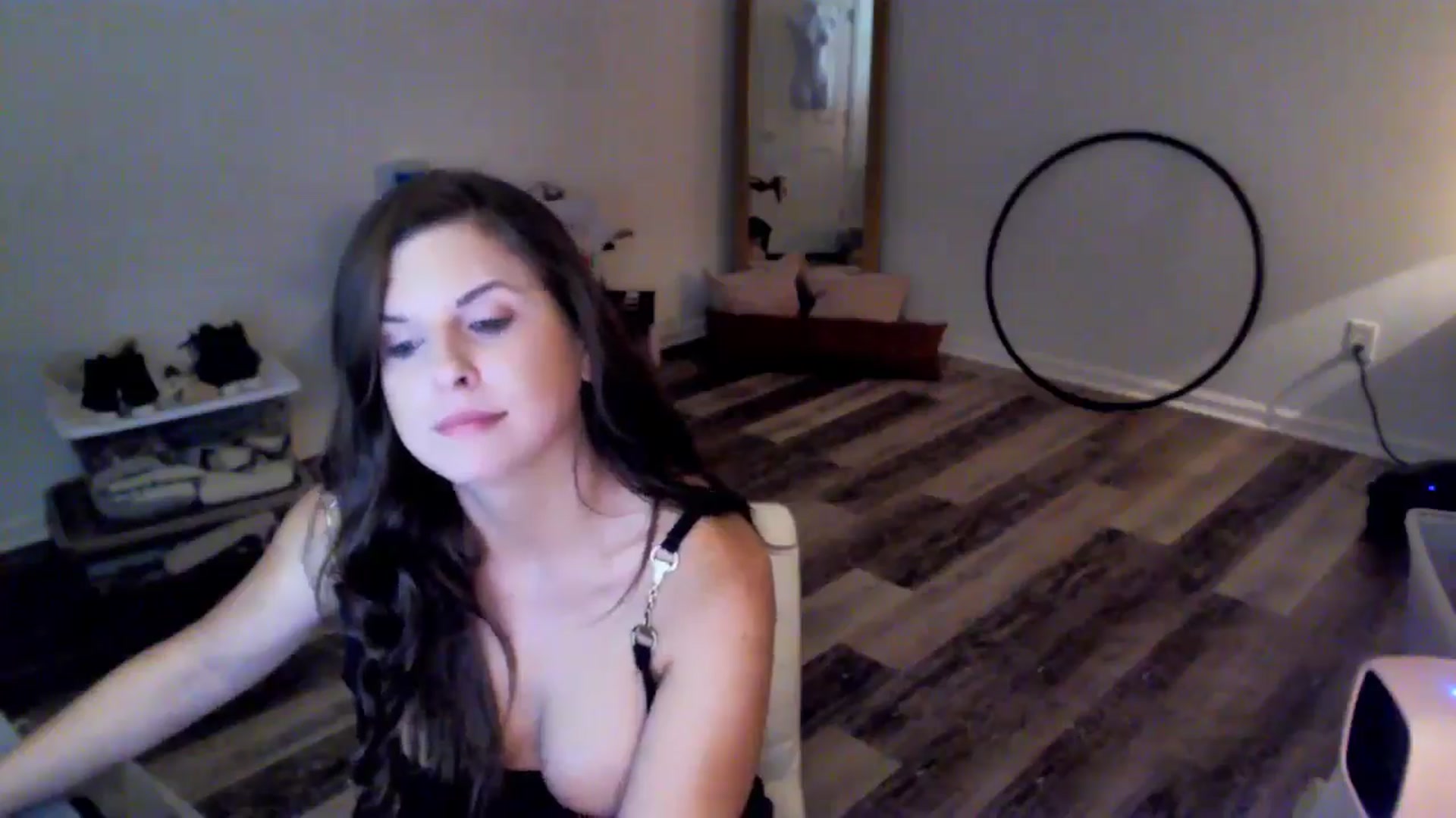 Gallery image thumbnail from Anna__Online's myfreecams stream on, 05/16/2024, 03:30 image 7 of 20