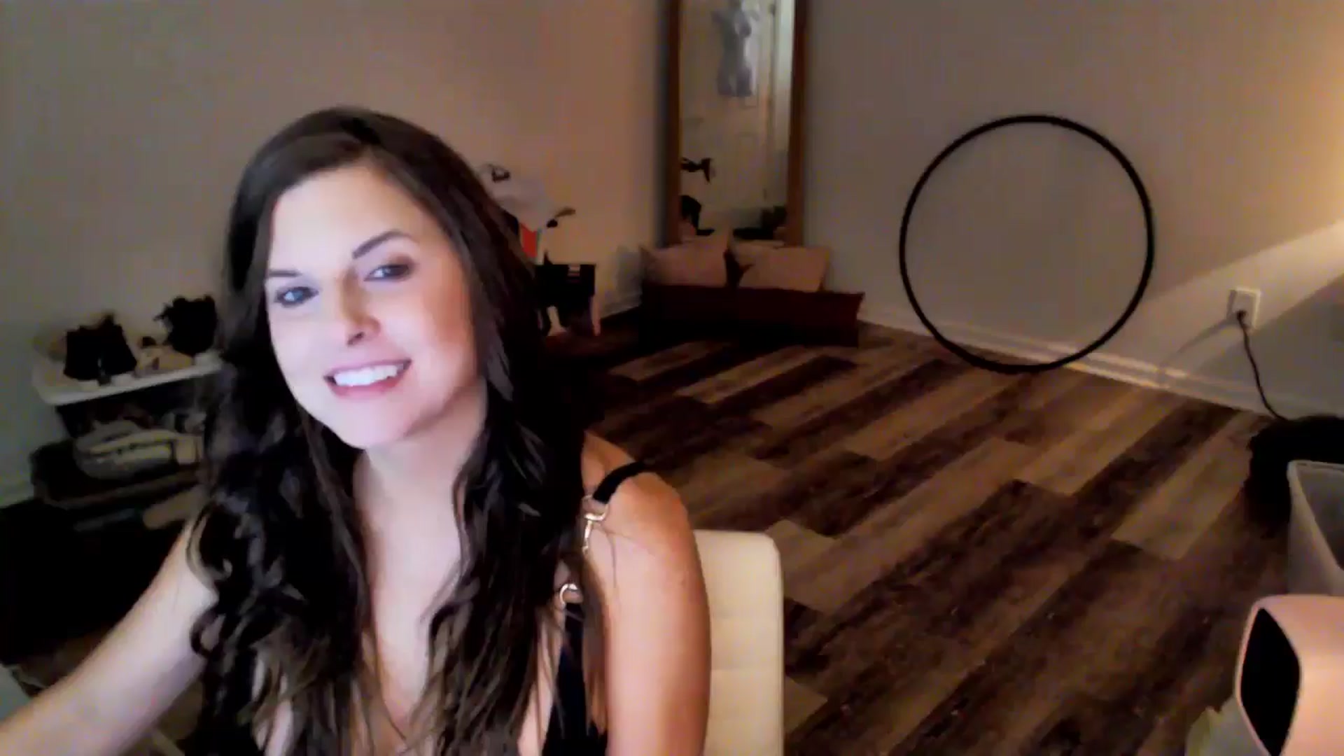 Gallery image thumbnail from Anna__Online's myfreecams stream on, 05/16/2024, 03:30 image 1 of 20