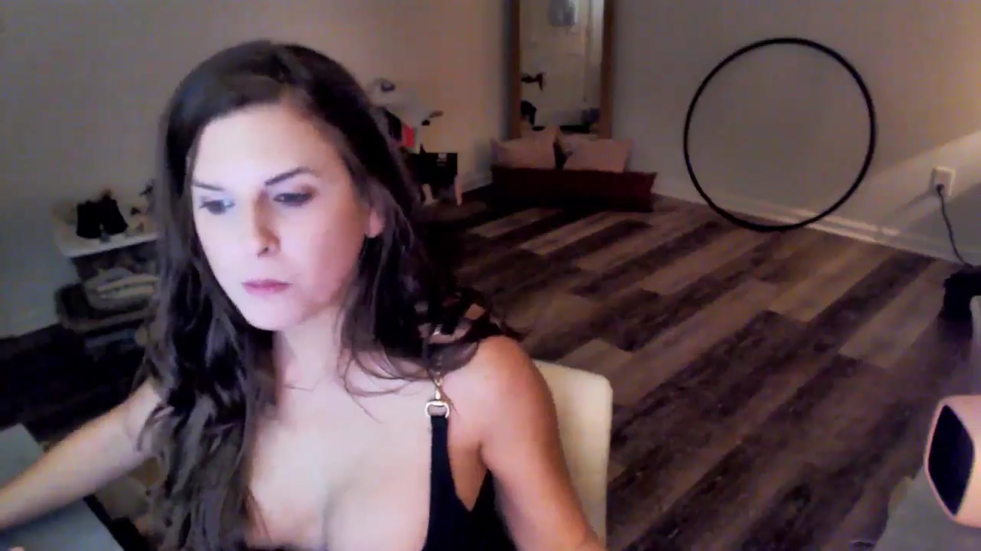 Gallery image thumbnail from Anna__Online's myfreecams stream on, 05/16/2024, 03:30 image 12 of 20