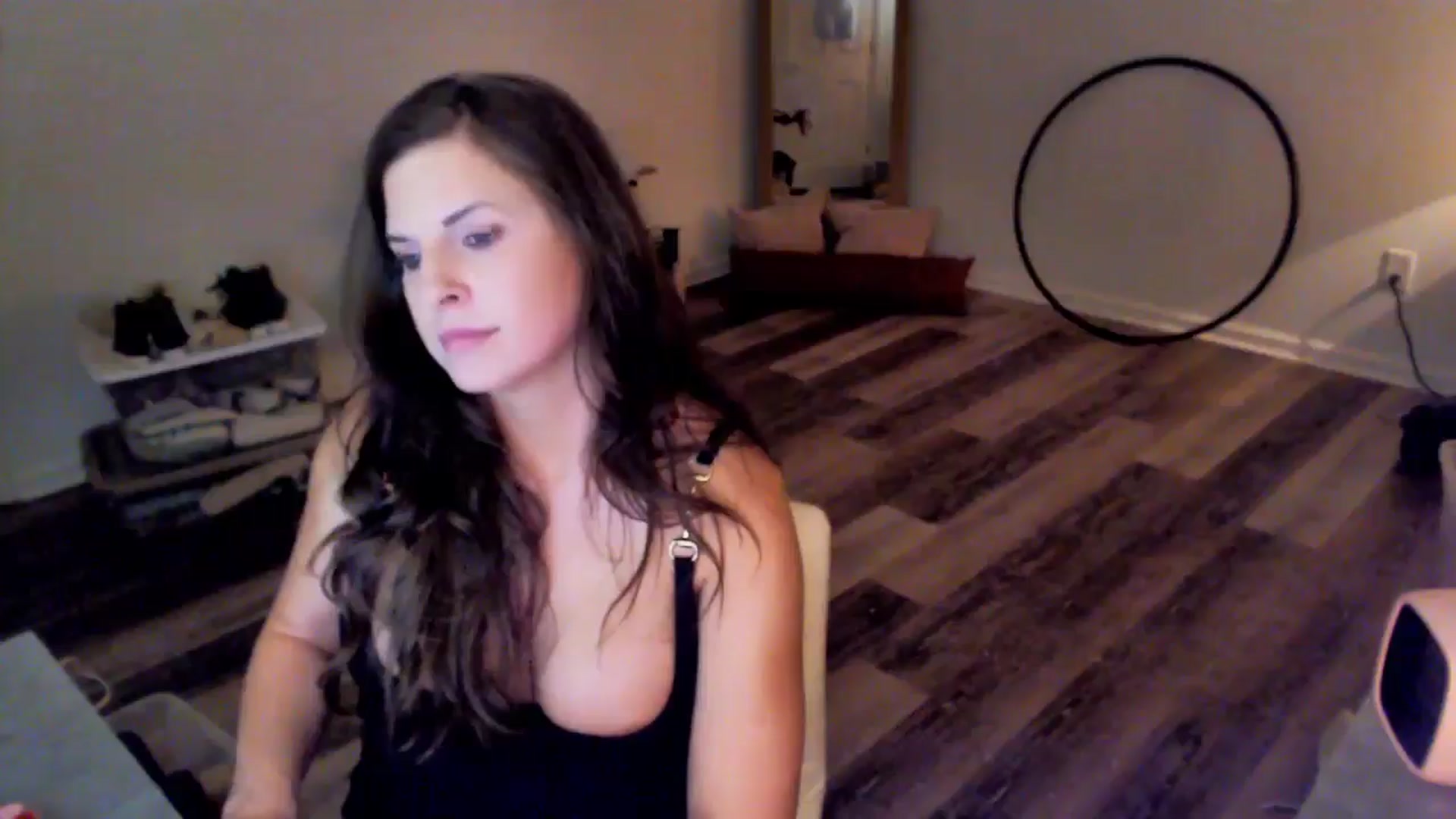 Gallery image thumbnail from Anna__Online's myfreecams stream on, 05/16/2024, 03:30 image 14 of 20