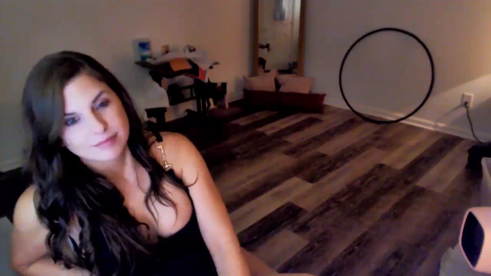 Gallery image thumbnail from Anna__Online's myfreecams stream on, 05/16/2024, 03:30 image 9 of 20