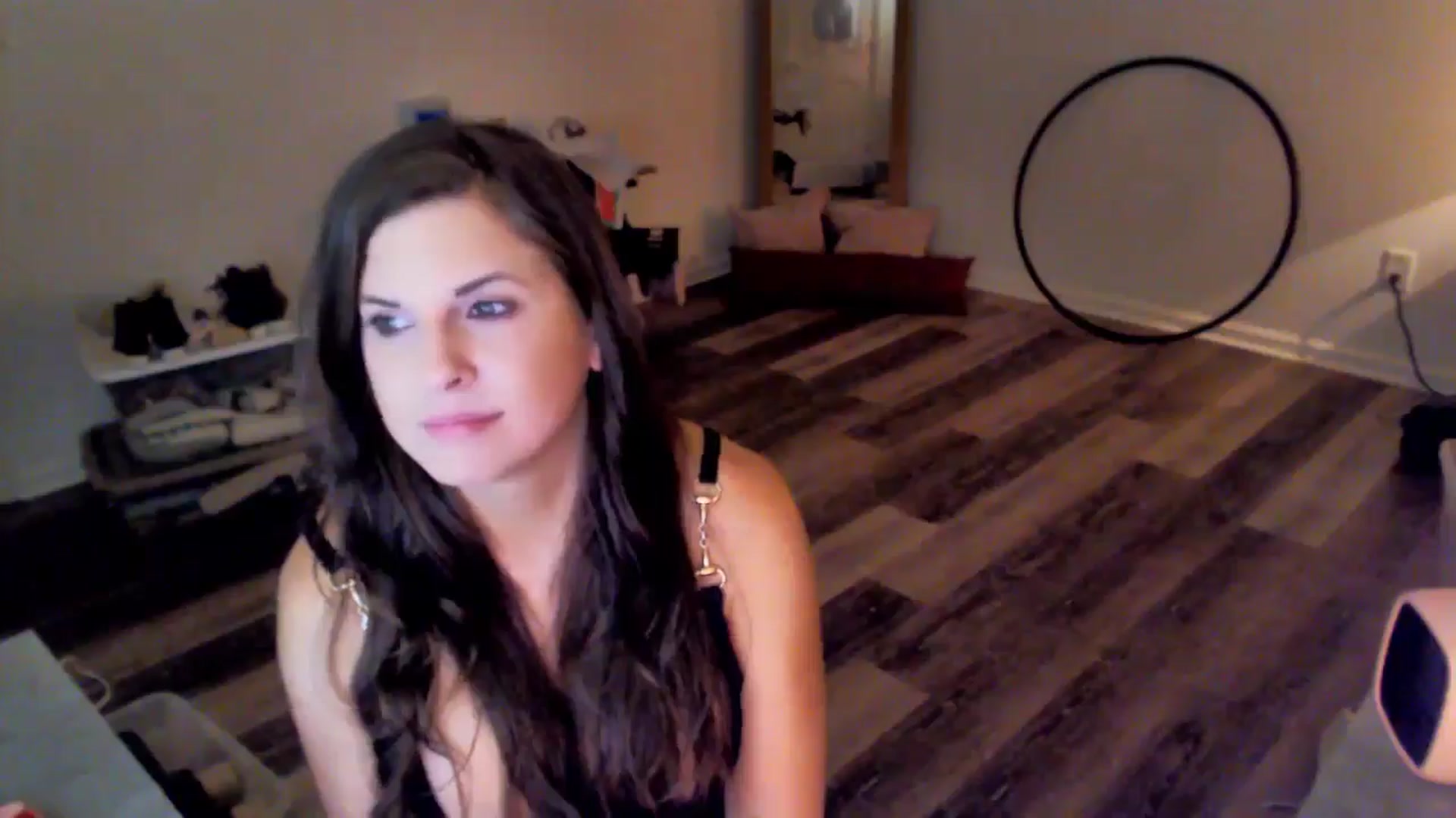 Gallery image thumbnail from Anna__Online's myfreecams stream on, 05/16/2024, 03:30 image 17 of 20