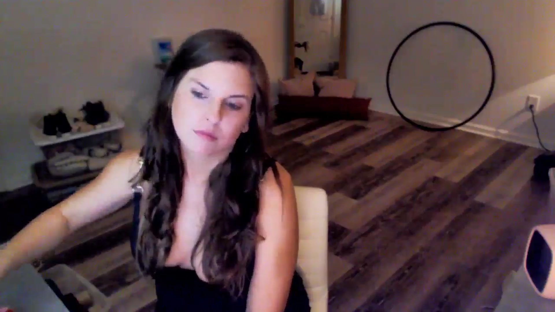 Gallery image thumbnail from Anna__Online's myfreecams stream on, 05/16/2024, 03:30 image 15 of 20