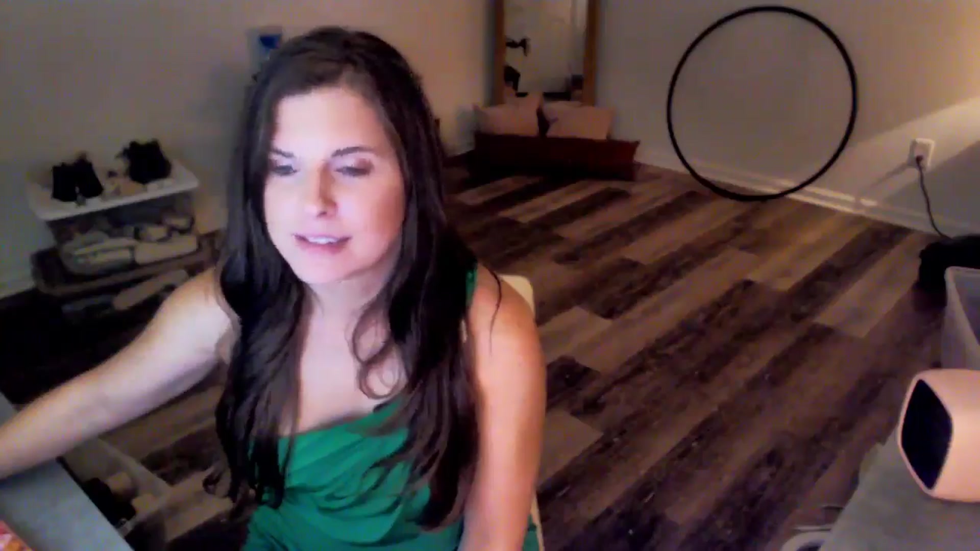 Gallery image thumbnail from Anna__Online's myfreecams stream on, 05/18/2024, 02:48 image 10 of 20