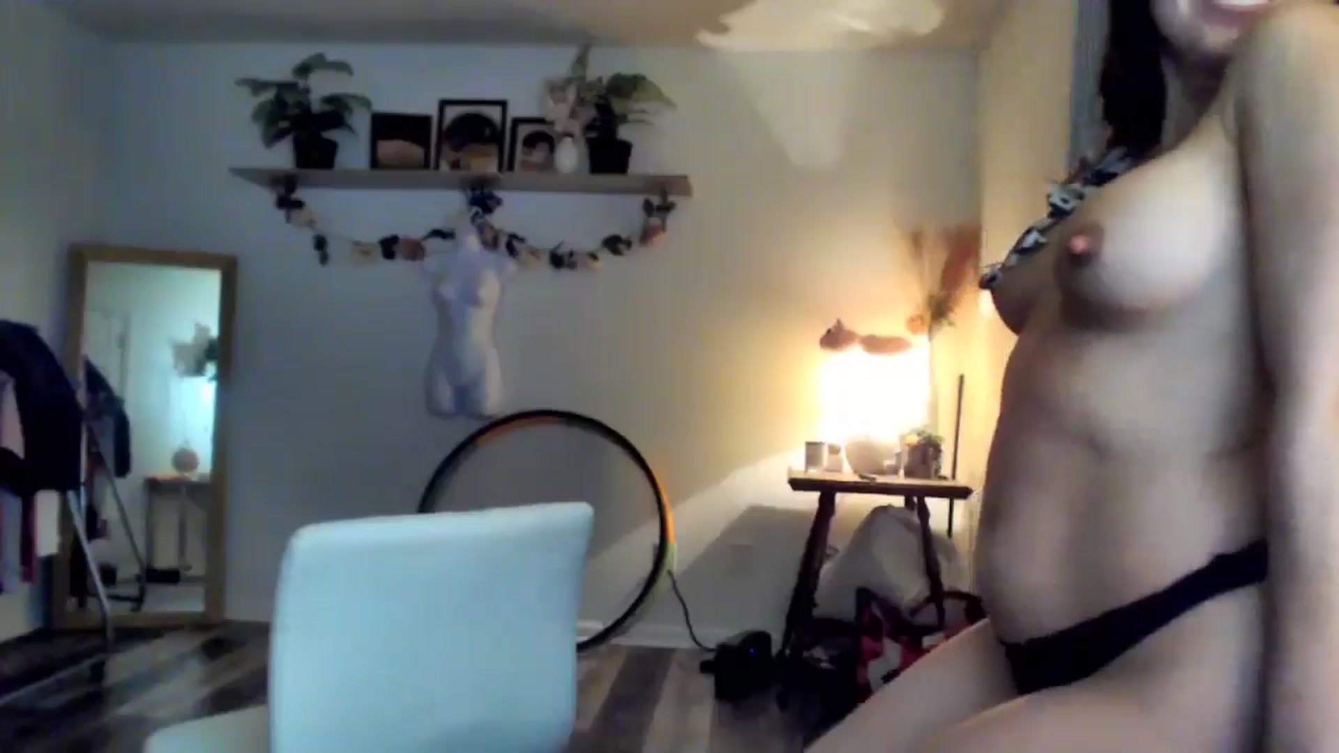 Gallery image thumbnail from Anna__Online's myfreecams stream on, 05/20/2024, 02:54 image 9 of 20
