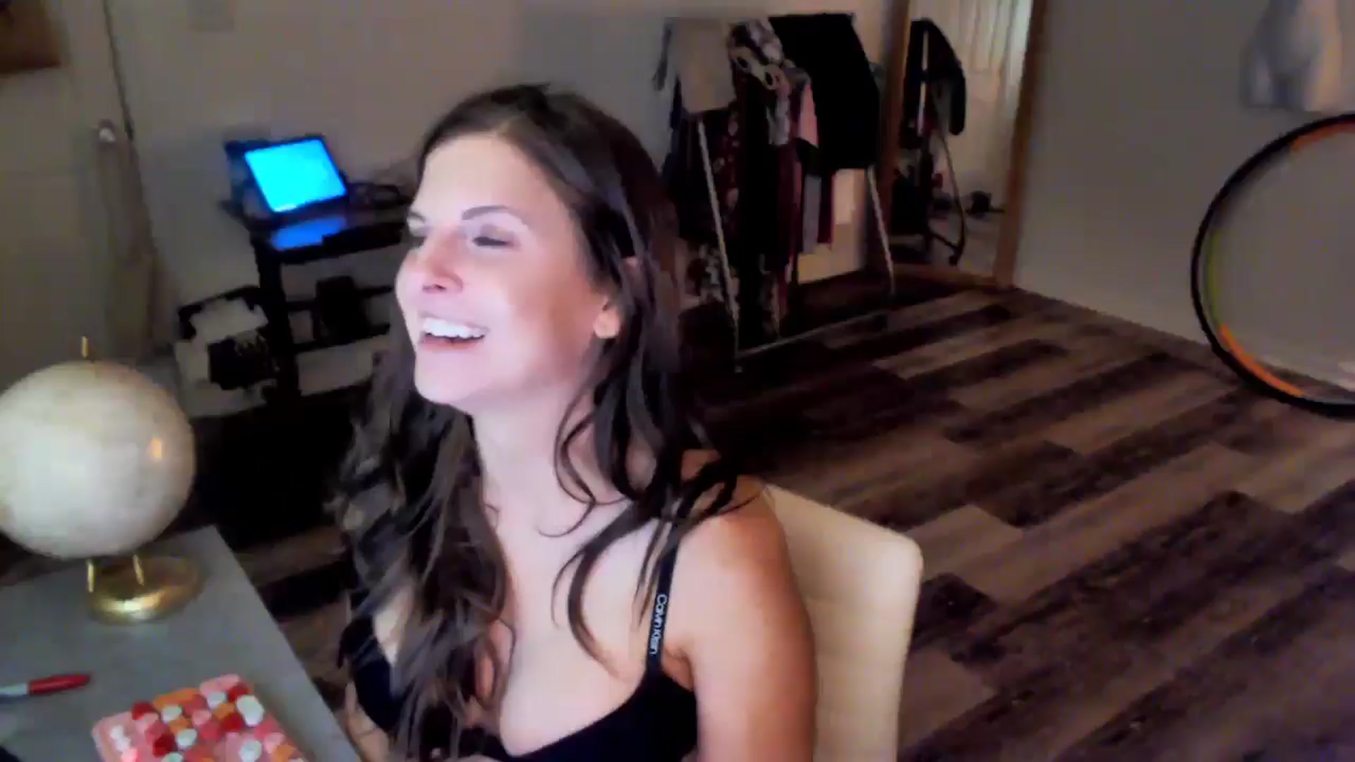 Gallery image thumbnail from Anna__Online's myfreecams stream on, 05/20/2024, 02:54 image 19 of 20