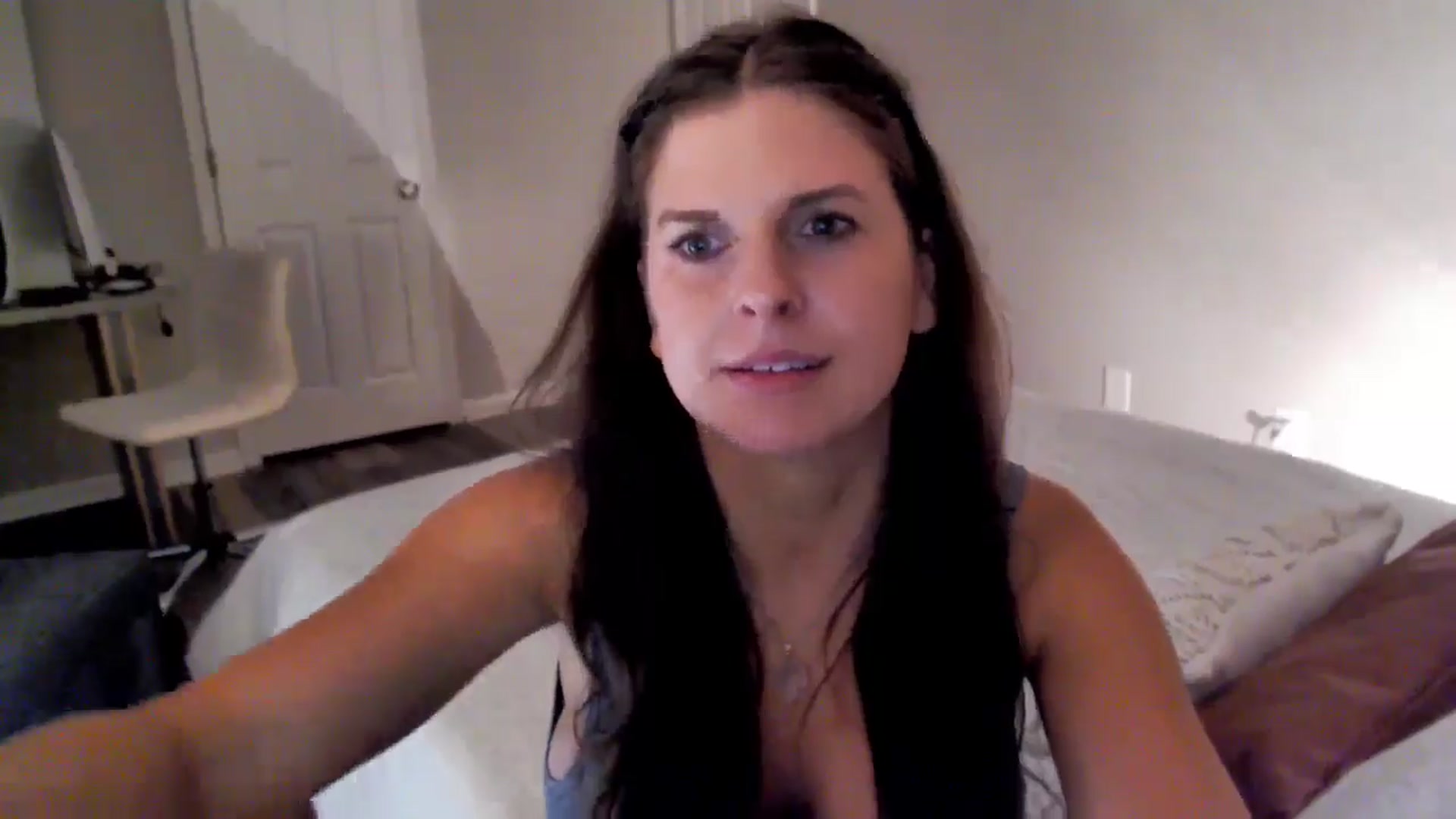 Gallery image thumbnail from Anna__Online's myfreecams stream on, 08/07/2024, 03:06 image 10 of 20