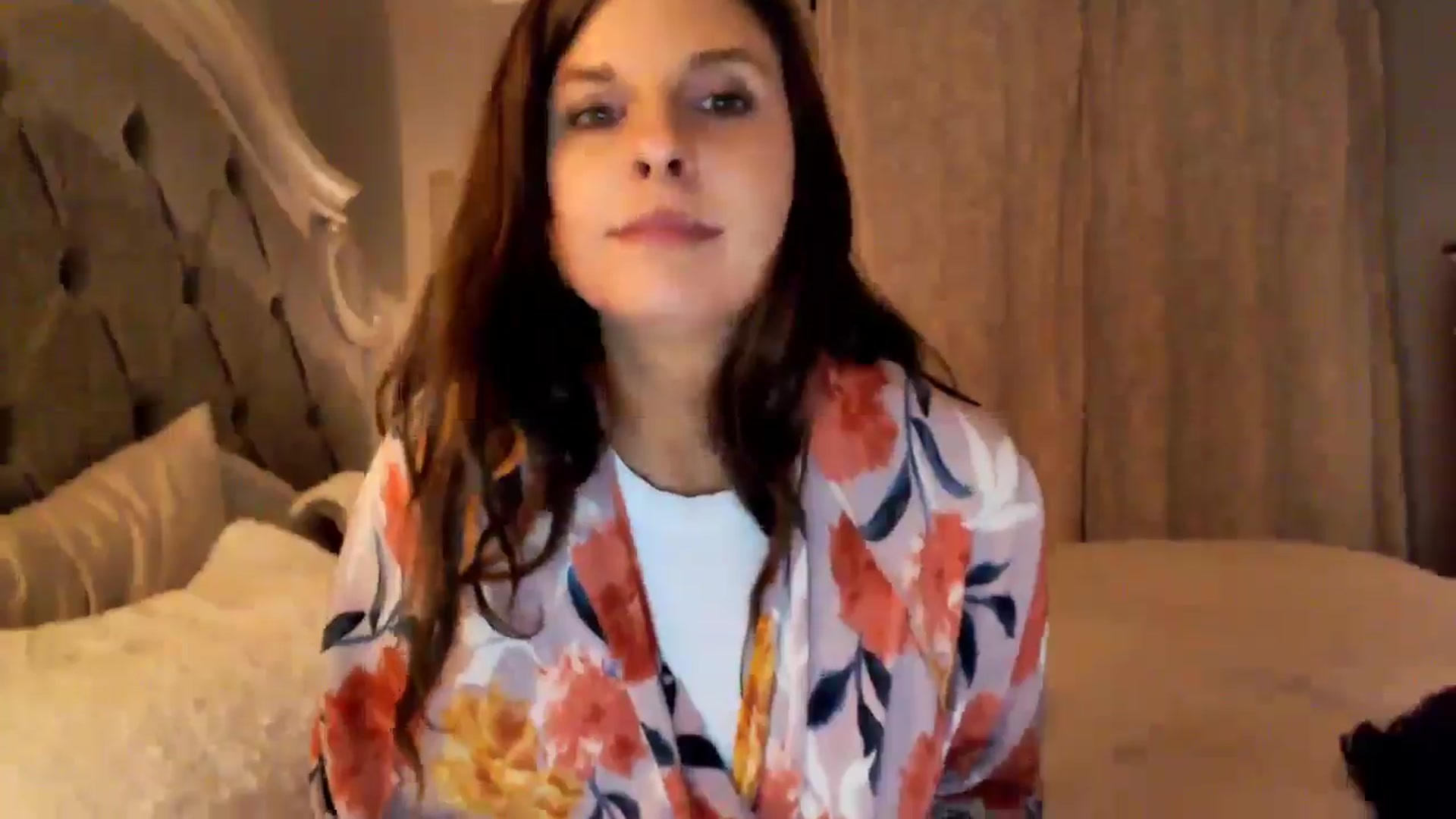 Gallery image thumbnail from Anna__Online's myfreecams stream on, 08/14/2024, 03:06 image 10 of 20