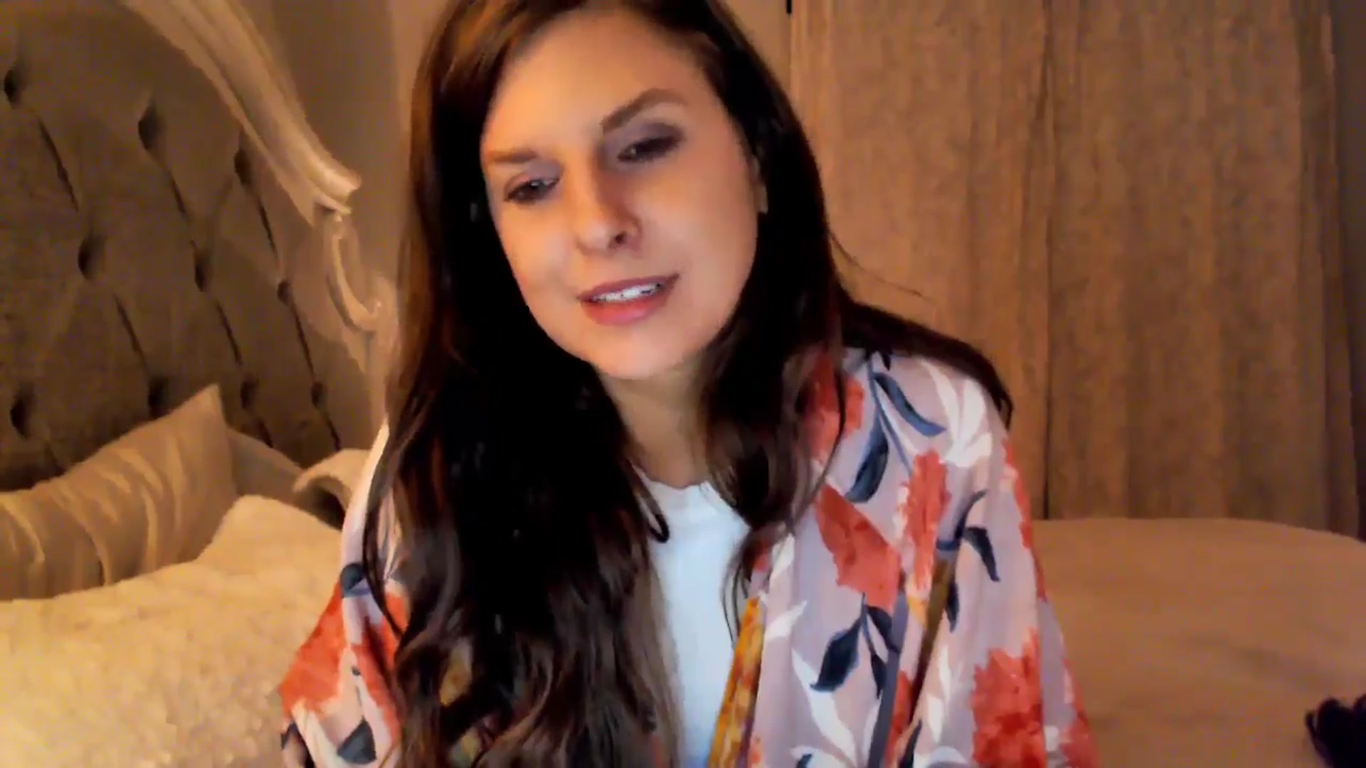 Gallery image thumbnail from Anna__Online's myfreecams stream on, 08/14/2024, 03:06 image 11 of 20