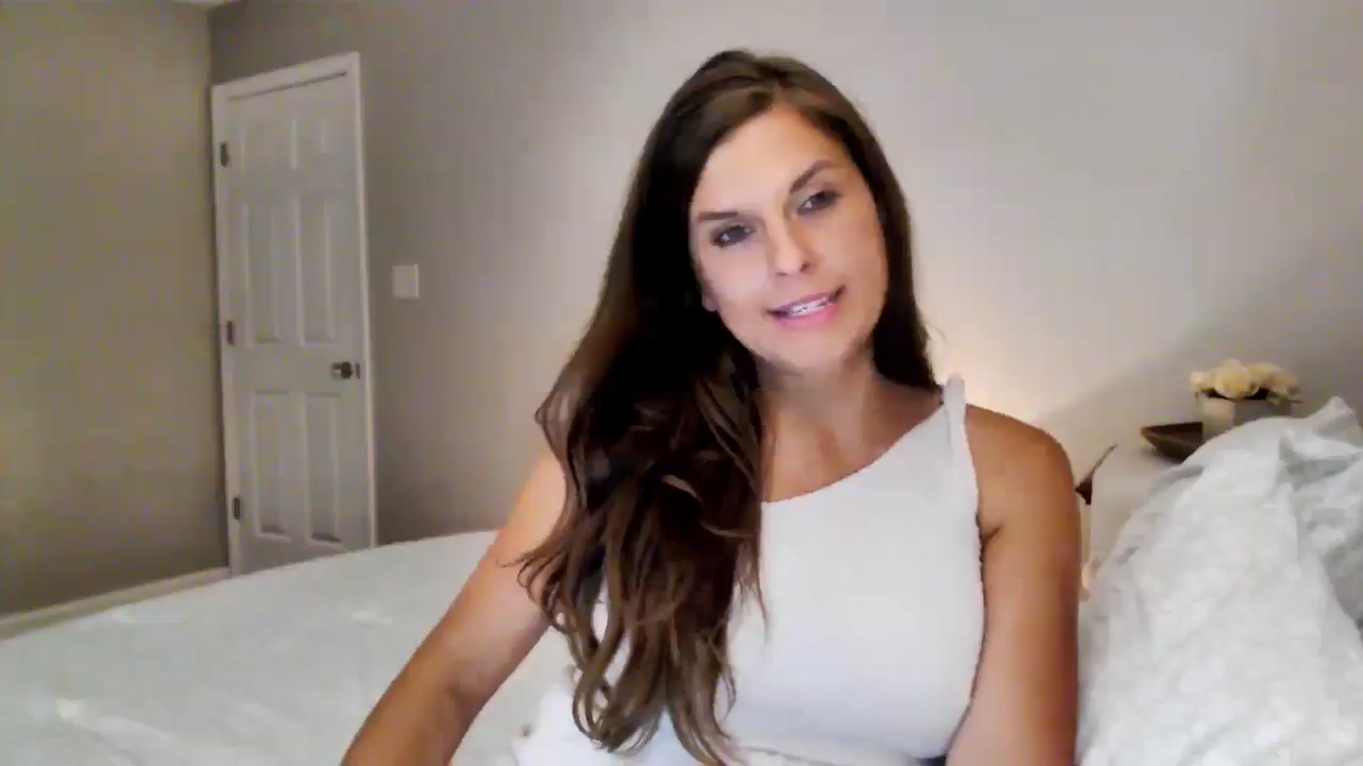 Gallery image thumbnail from Anna__Online's myfreecams stream on, 08/22/2024, 03:01 image 16 of 20