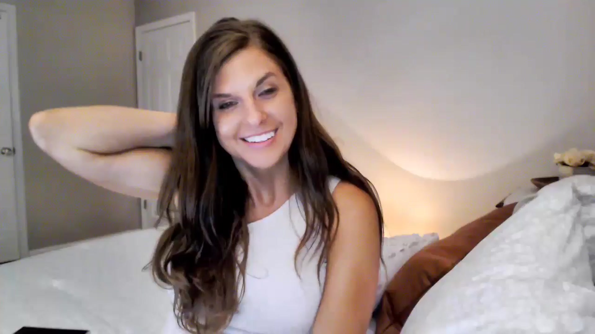 Gallery image thumbnail from Anna__Online's myfreecams stream on, 08/22/2024, 03:01 image 7 of 20