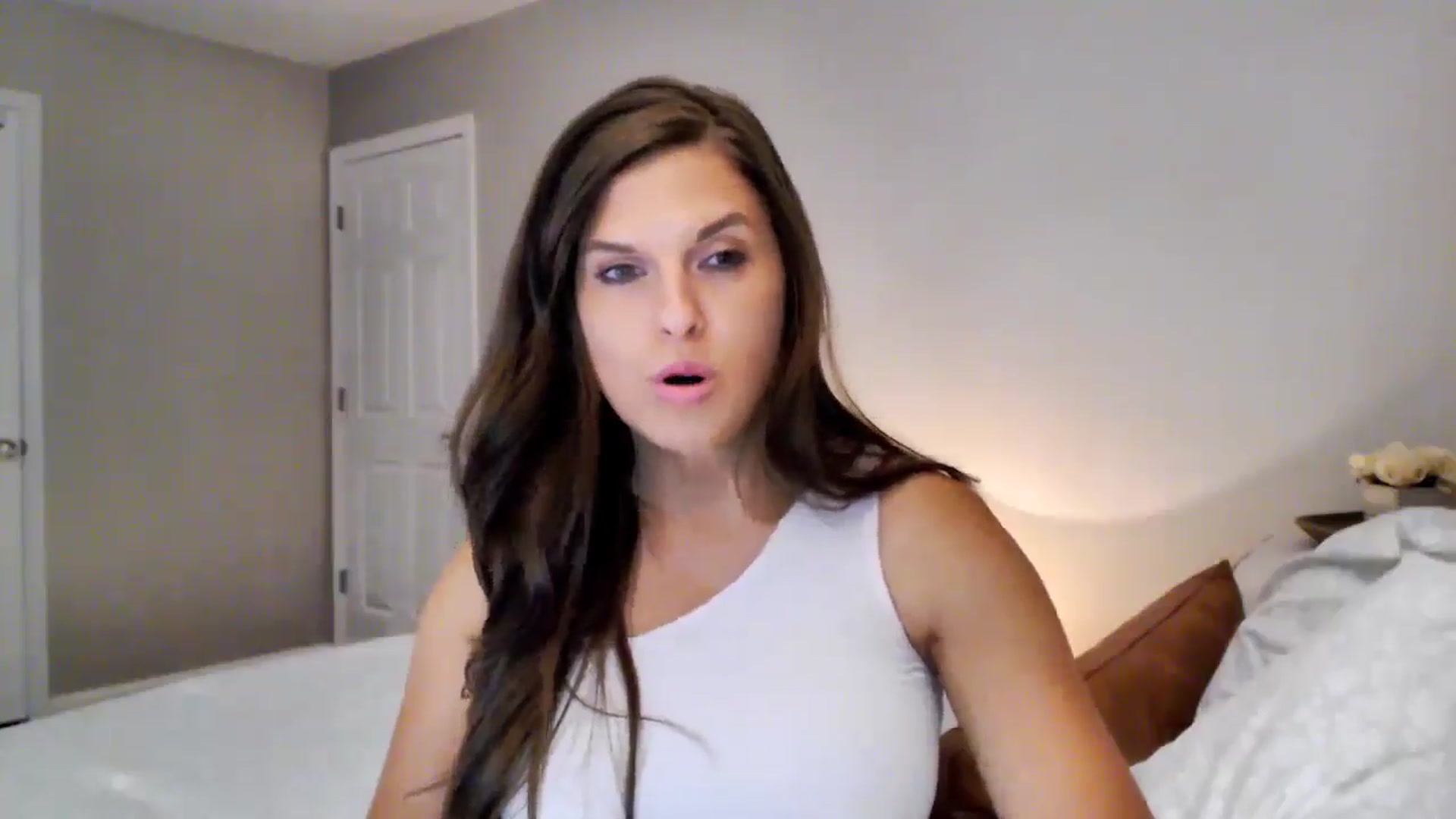 Gallery image thumbnail from Anna__Online's myfreecams stream on, 08/22/2024, 03:01 image 2 of 20