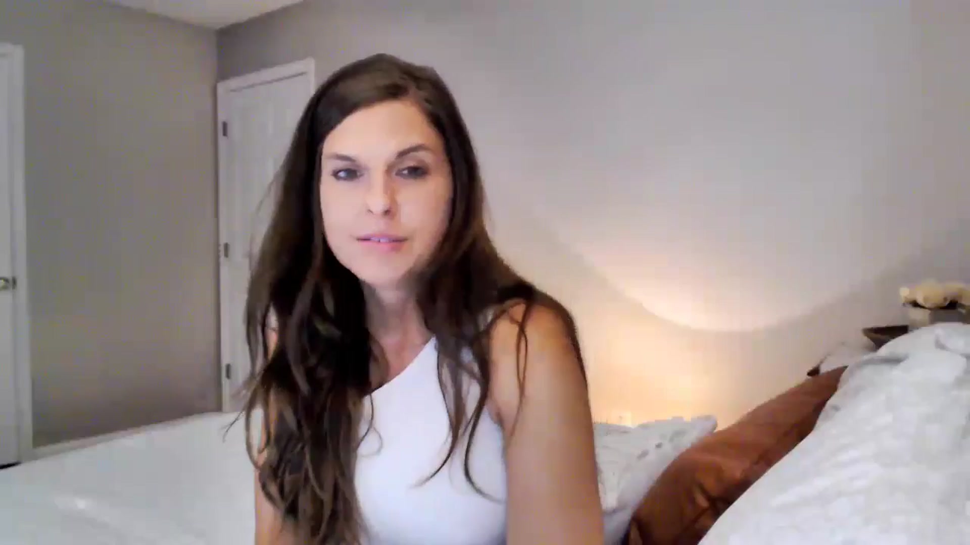 Gallery image thumbnail from Anna__Online's myfreecams stream on, 08/22/2024, 03:01 image 4 of 20