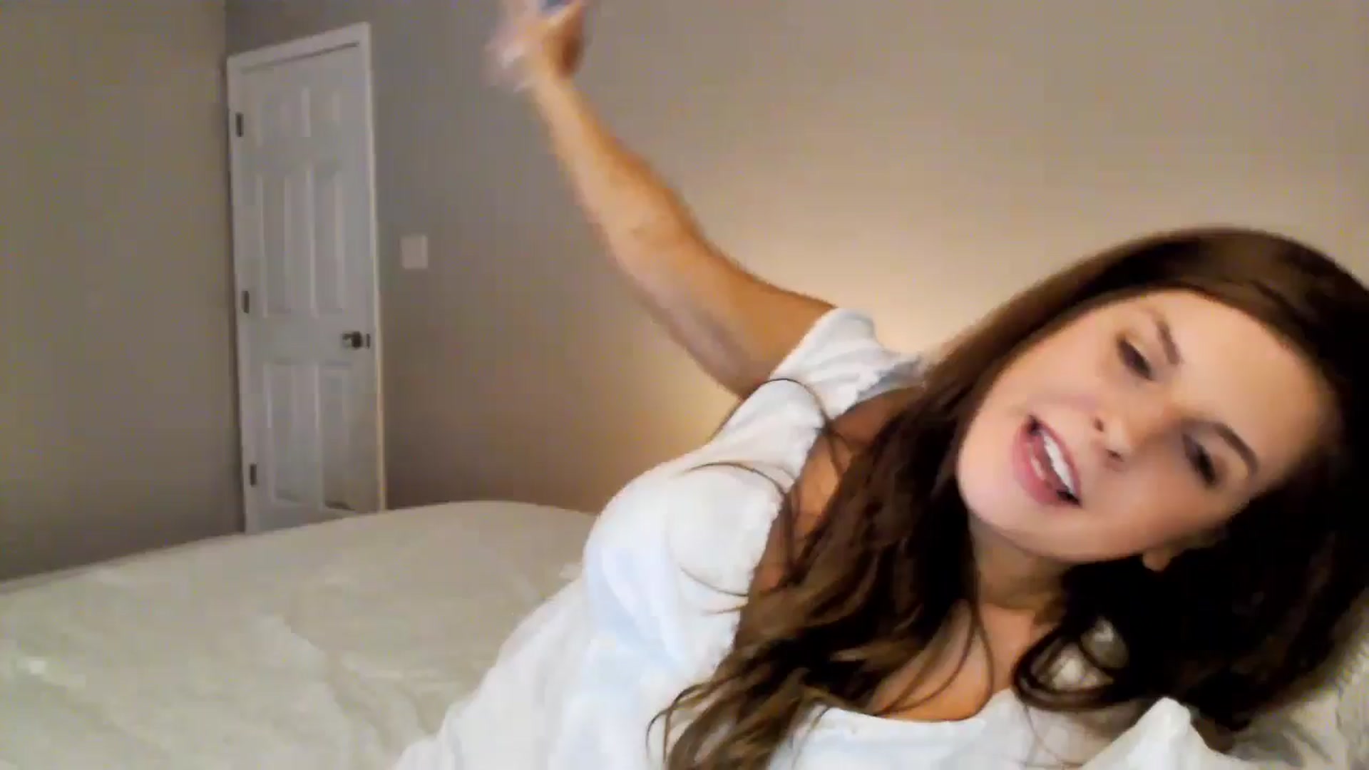Gallery image thumbnail from Anna__Online's myfreecams stream on, 08/25/2024, 03:04 image 1 of 20
