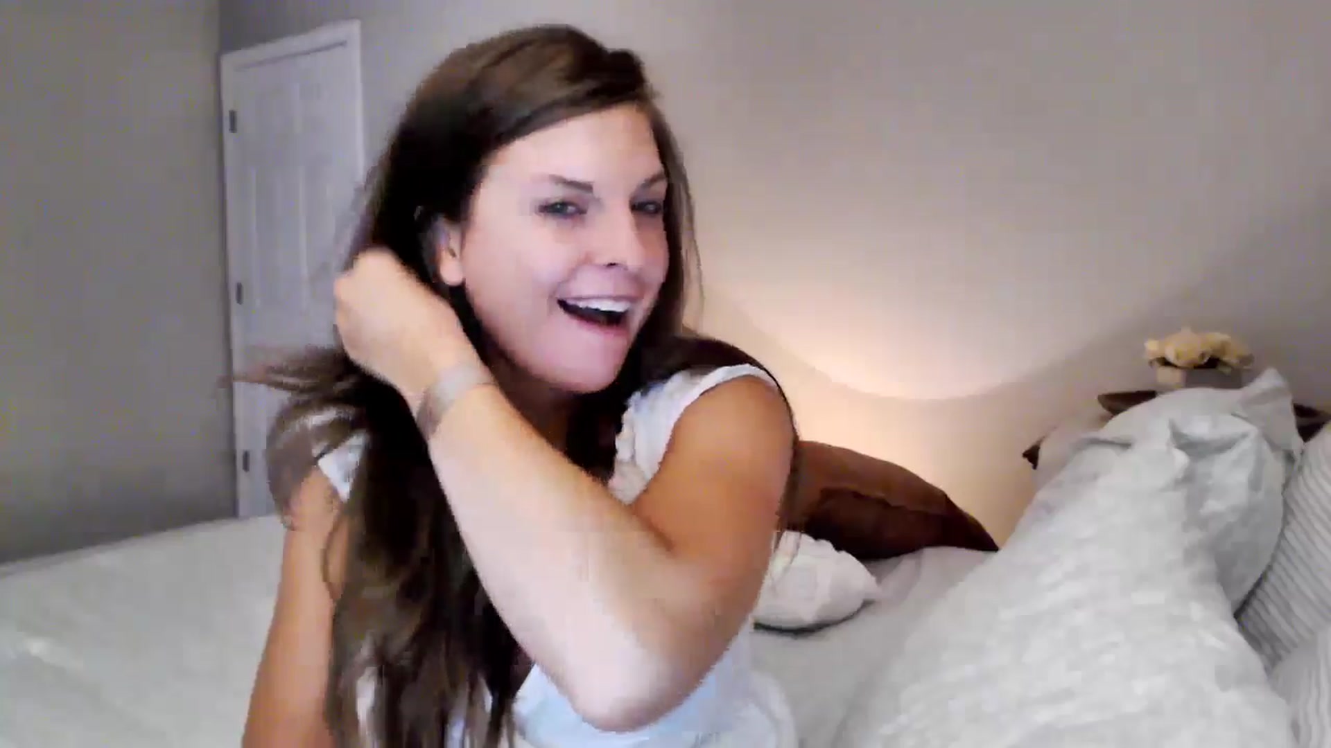 Gallery image thumbnail from Anna__Online's myfreecams stream on, 08/25/2024, 03:04 image 4 of 20