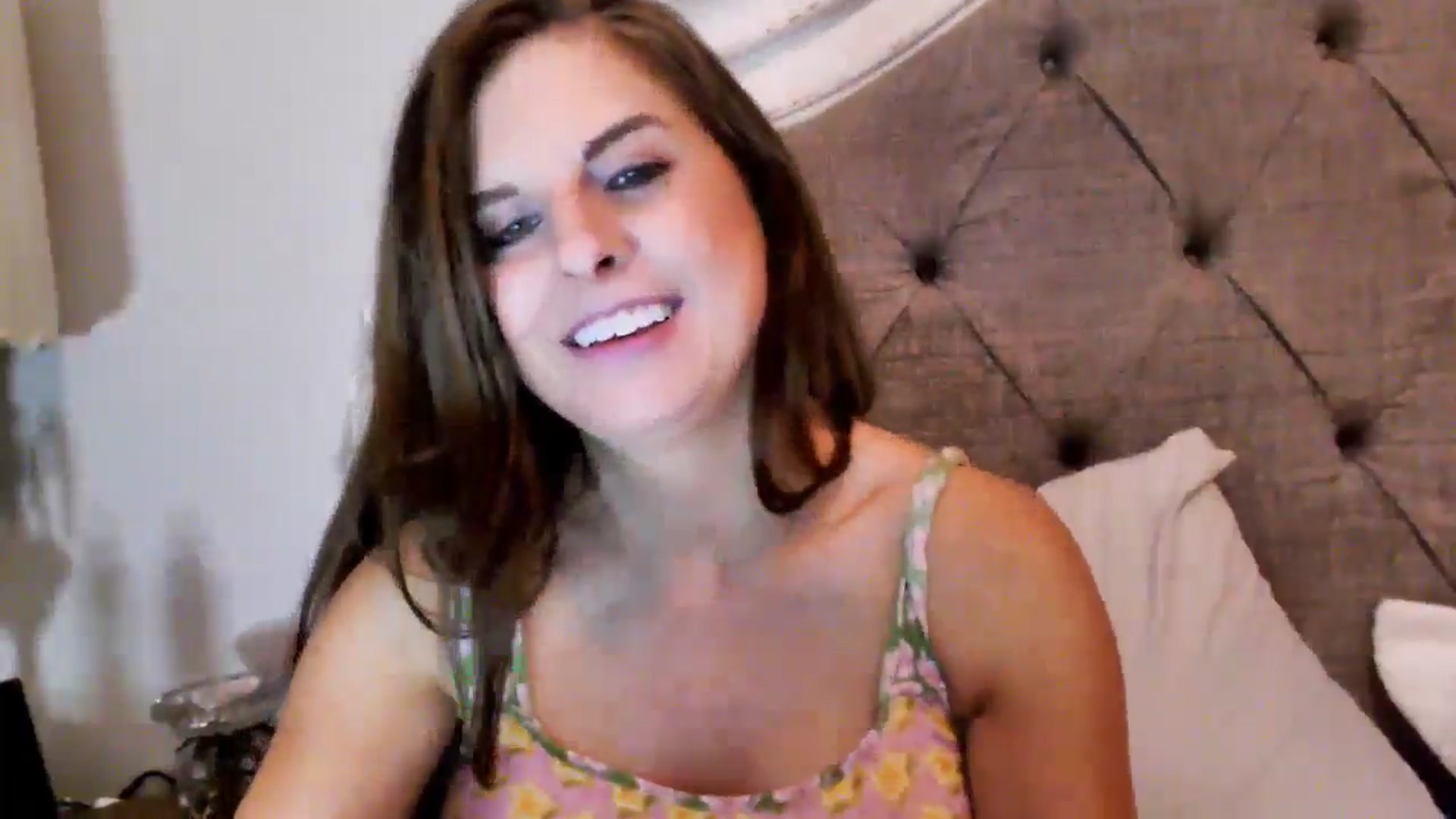 Gallery image thumbnail from Anna__Online's myfreecams stream on, 08/27/2024, 02:33 image 17 of 20
