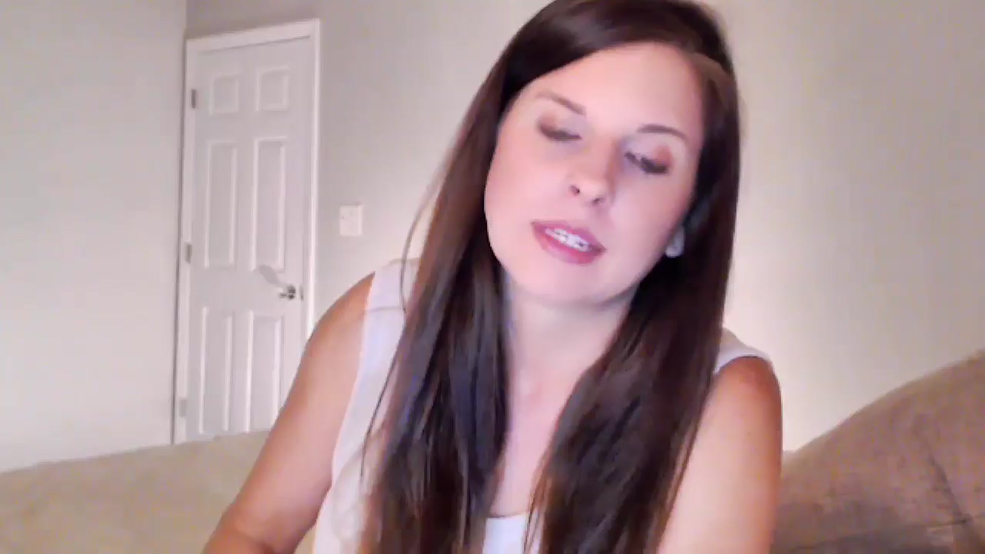 Gallery image thumbnail from Anna__Online's myfreecams stream on, 10/14/2024, 03:00 image 3 of 20