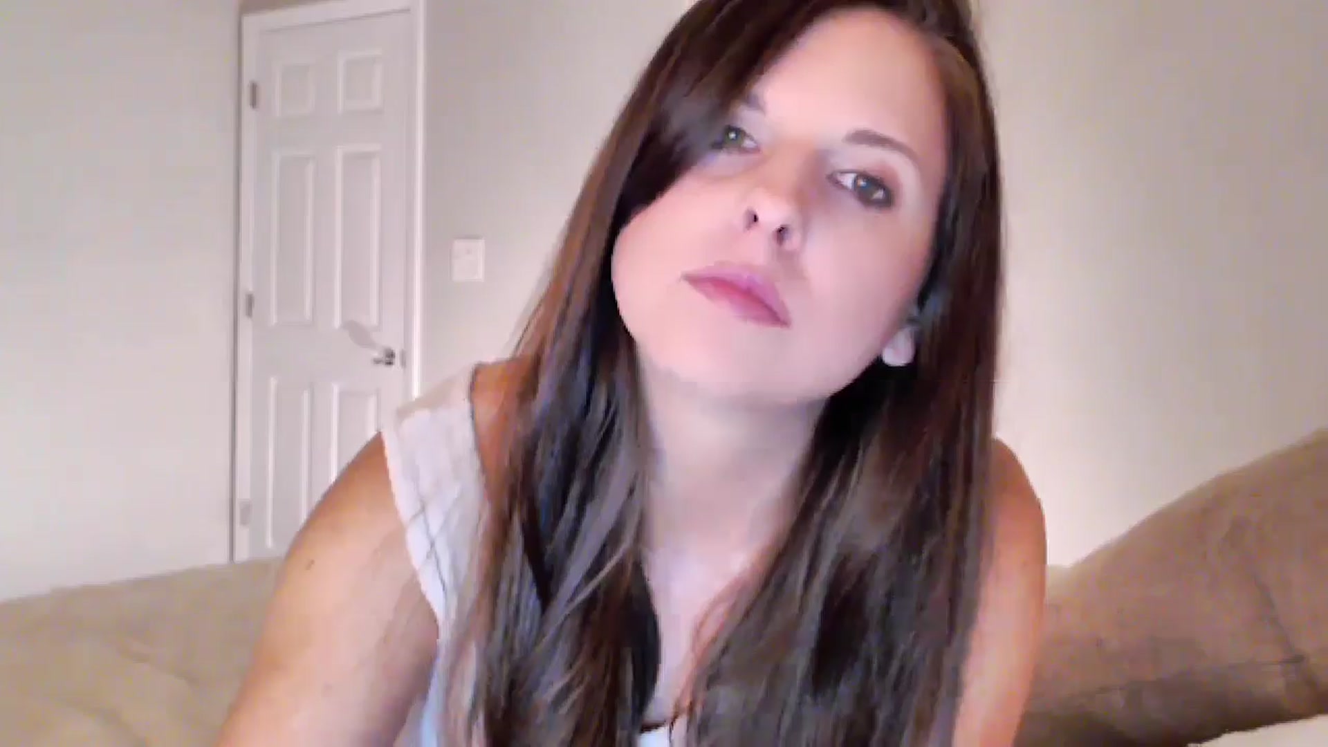 Gallery image thumbnail from Anna__Online's myfreecams stream on, 10/14/2024, 03:00 image 9 of 20