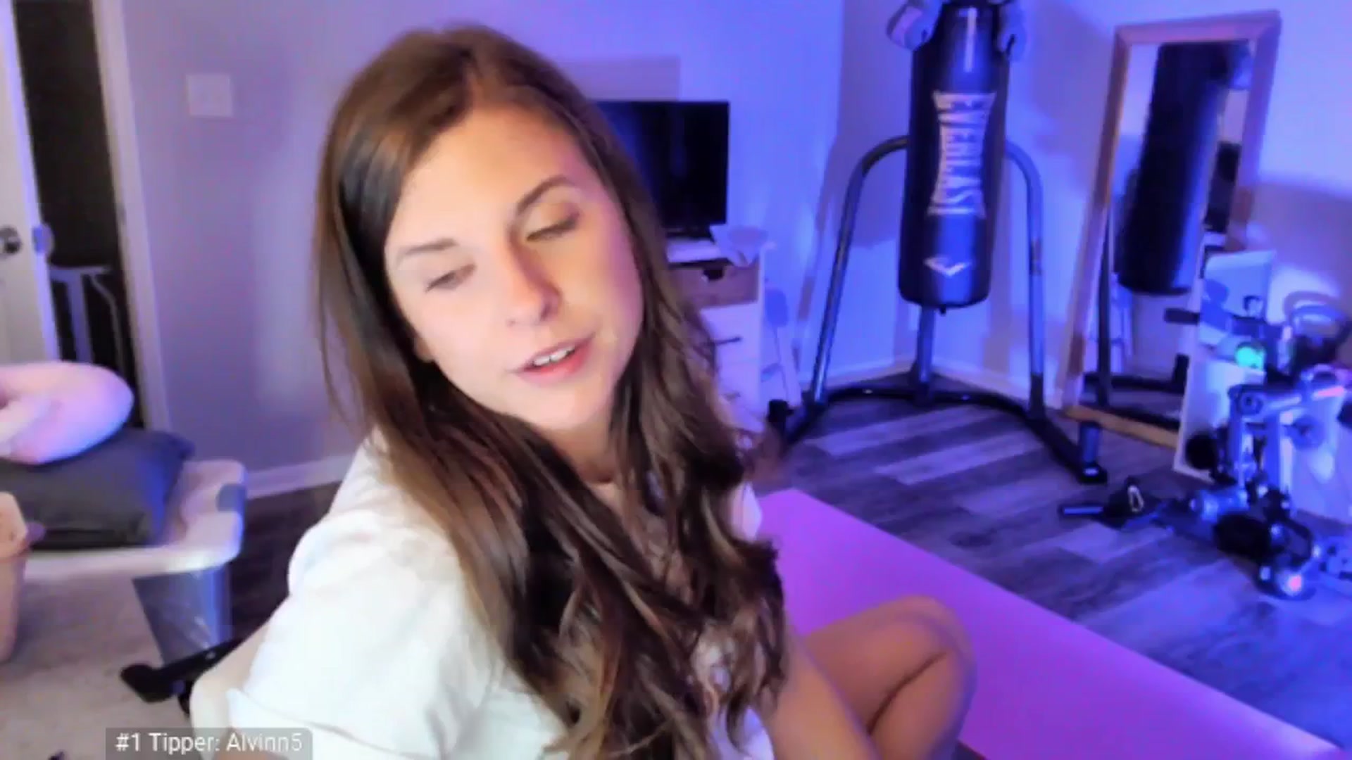 Gallery image thumbnail from Anna__Online's myfreecams stream on, 04/08/2025, 03:10 image 11 of 20