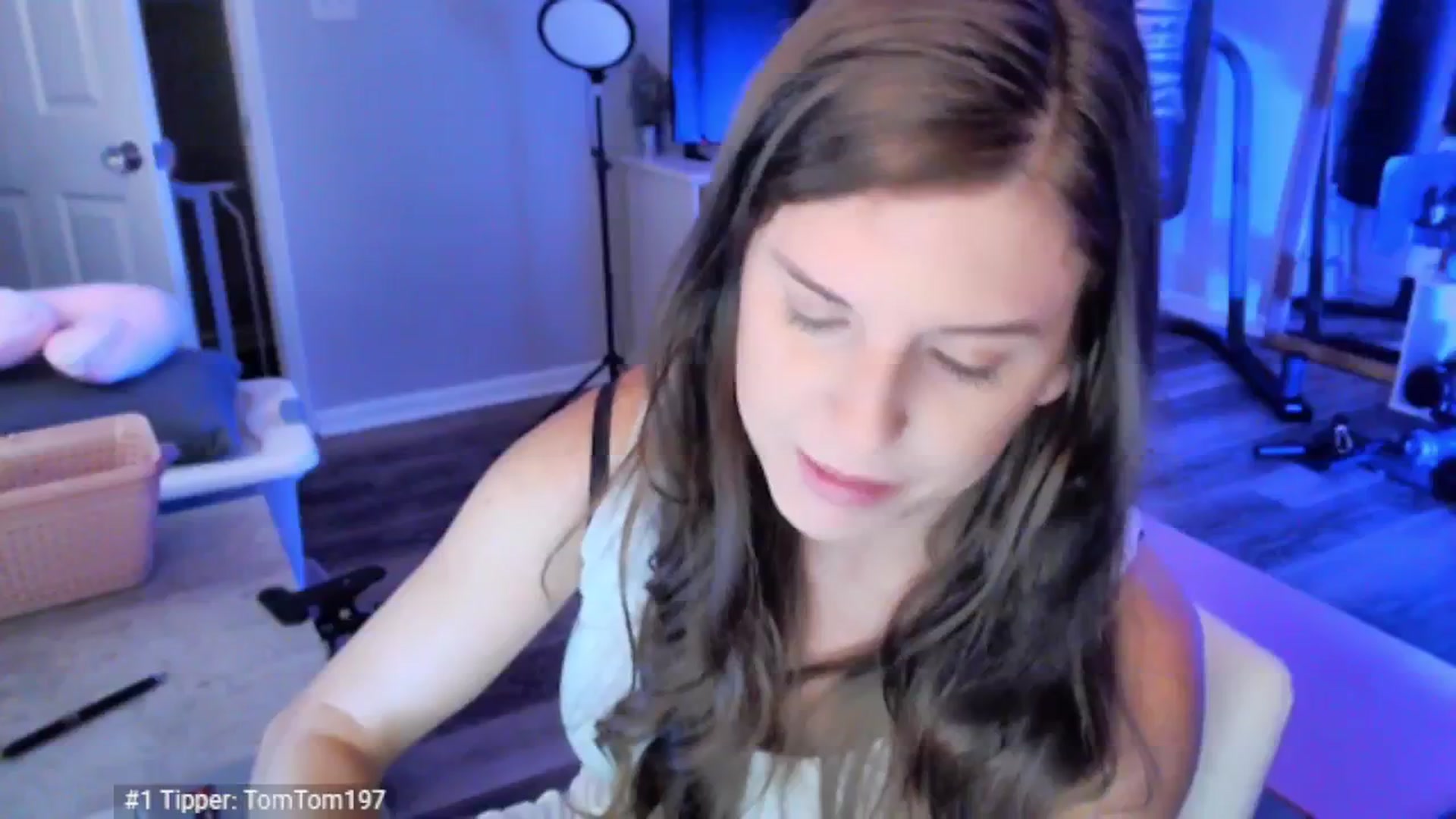 Gallery image thumbnail from Anna__Online's myfreecams stream on, 04/09/2025, 03:31 image 5 of 20