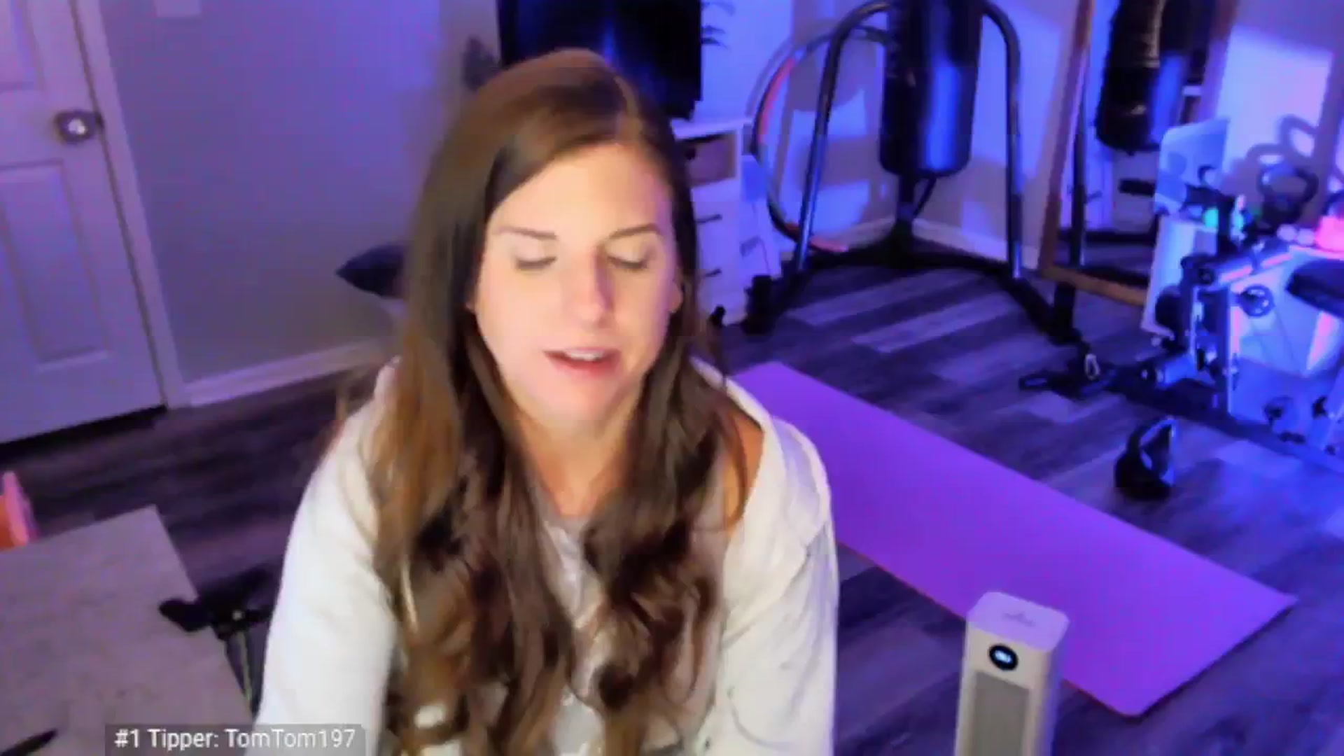 Gallery image thumbnail from Anna__Online's myfreecams stream on, 04/15/2025, 03:23 image 10 of 20