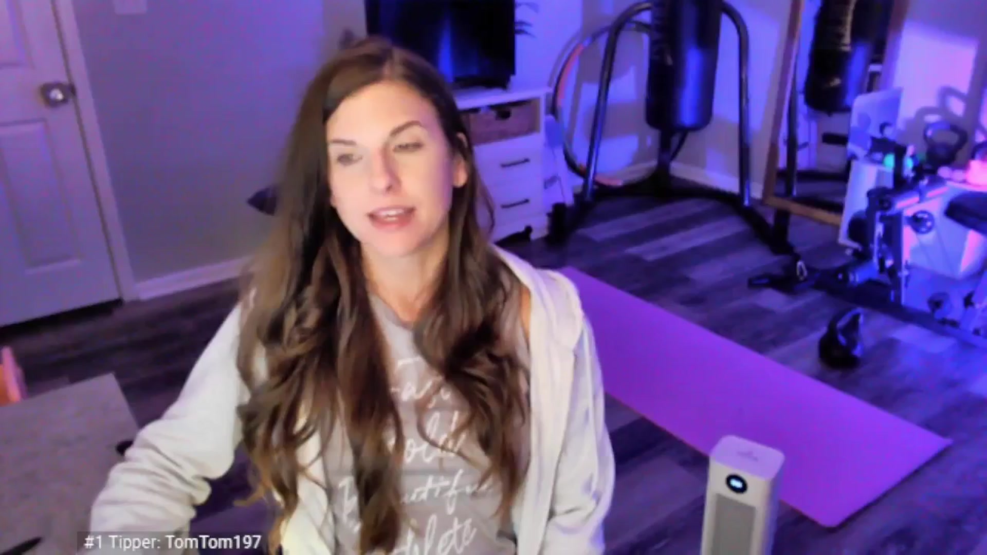 Gallery image thumbnail from Anna__Online's myfreecams stream on, 04/15/2025, 03:23 image 9 of 20