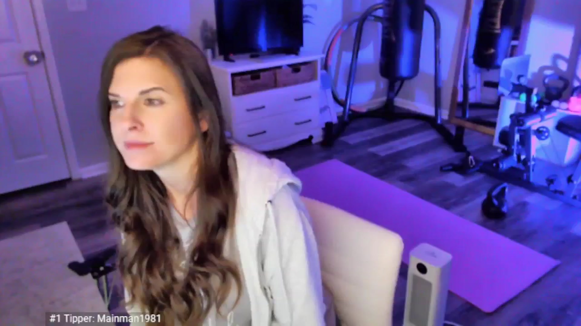 Gallery image thumbnail from Anna__Online's myfreecams stream on, 04/15/2025, 03:23 image 3 of 20