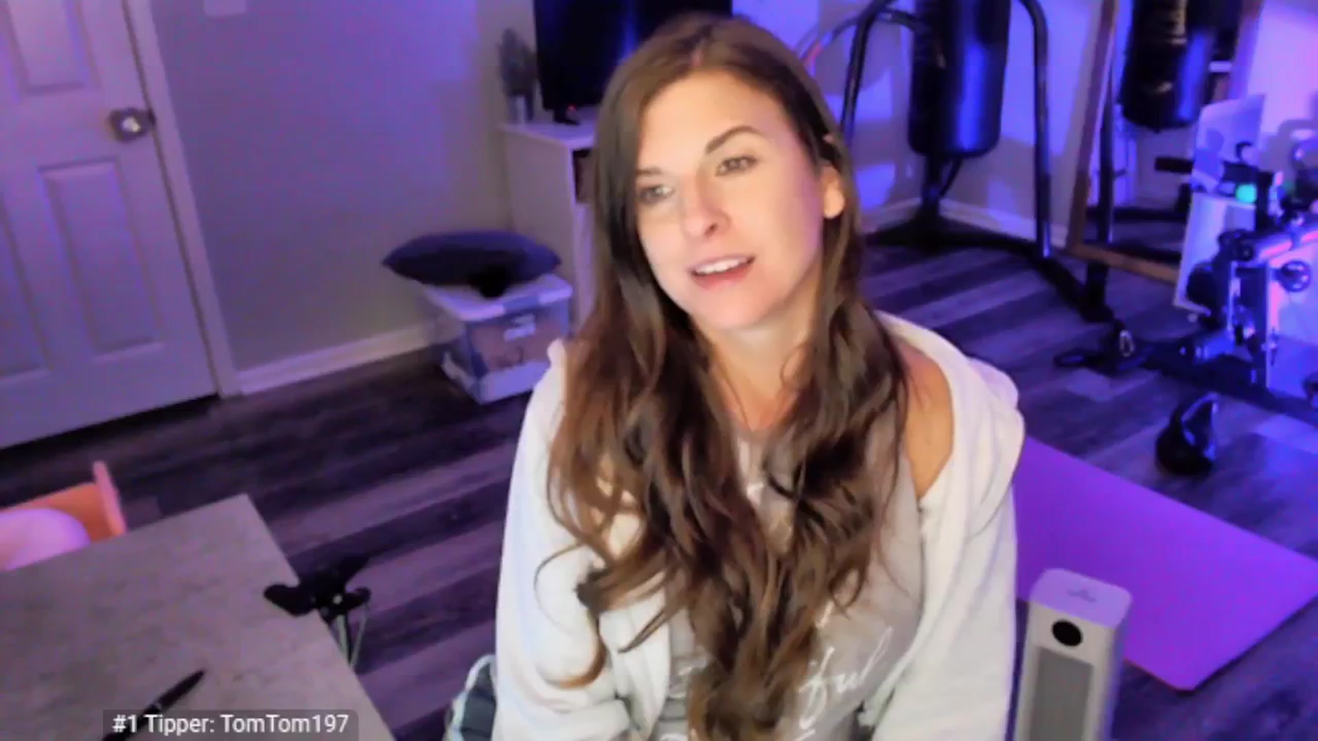 Gallery image thumbnail from Anna__Online's myfreecams stream on, 04/15/2025, 03:23 image 14 of 20