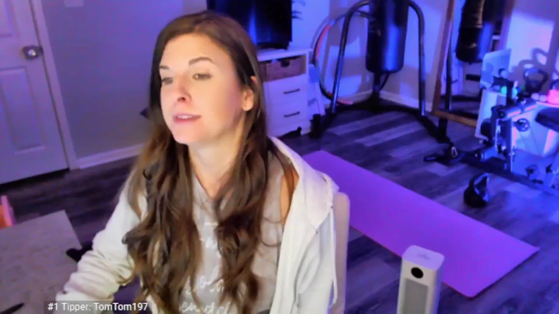 Gallery image thumbnail from Anna__Online's myfreecams stream on, 04/15/2025, 03:23 image 11 of 20