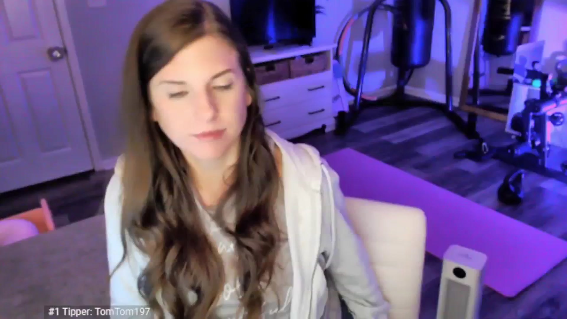 Gallery image thumbnail from Anna__Online's myfreecams stream on, 04/15/2025, 03:23 image 13 of 20