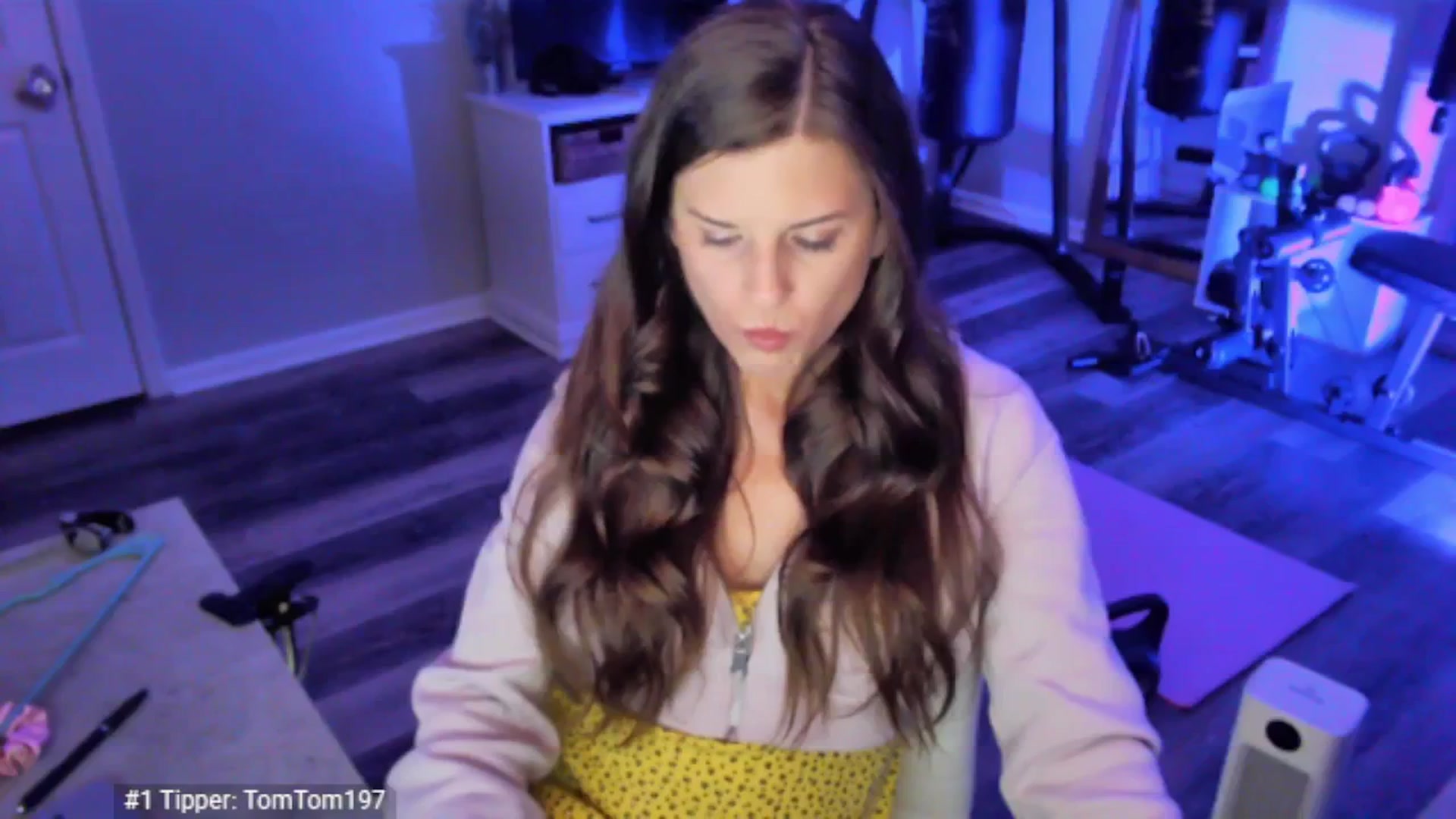 Gallery image thumbnail from Anna__Online's myfreecams stream on, 04/18/2025, 02:09 image 17 of 20