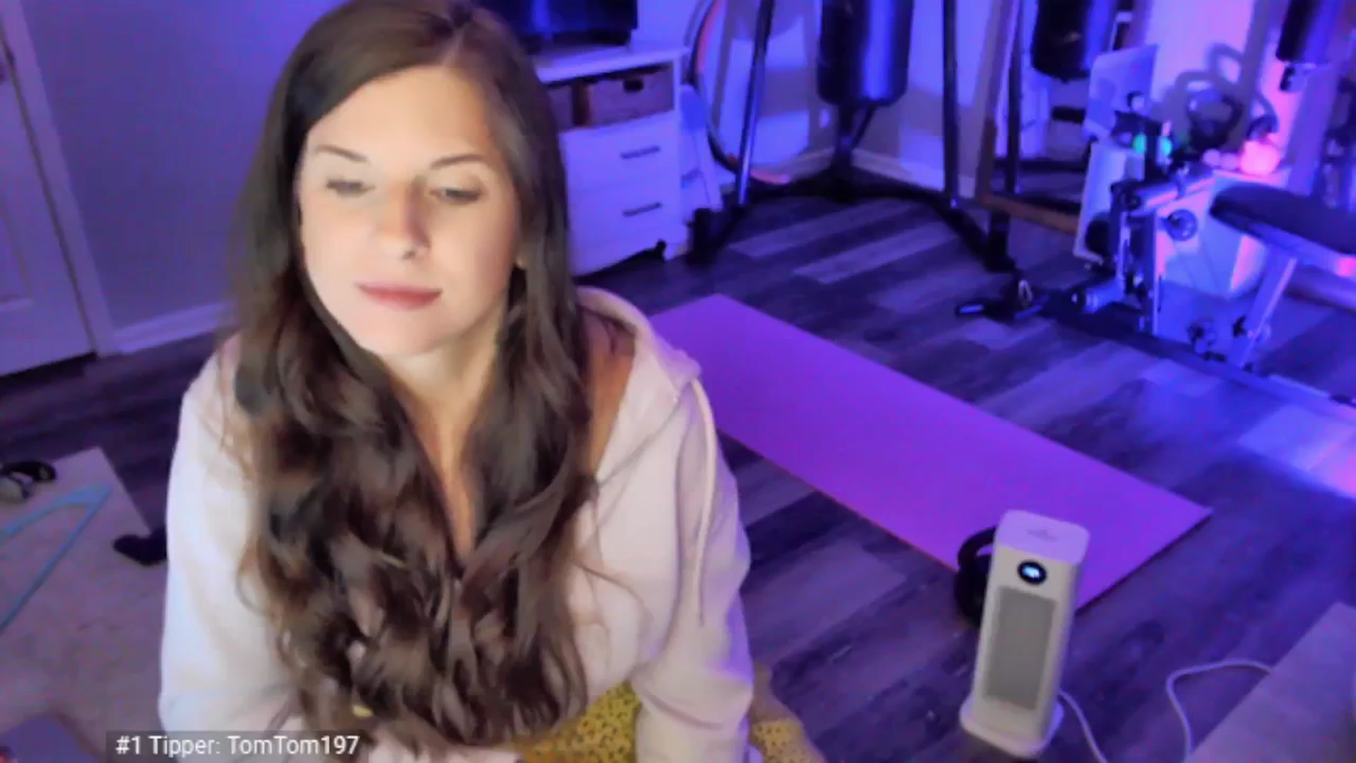 Gallery image thumbnail from Anna__Online's myfreecams stream on, 04/19/2025, 04:14 image 6 of 20