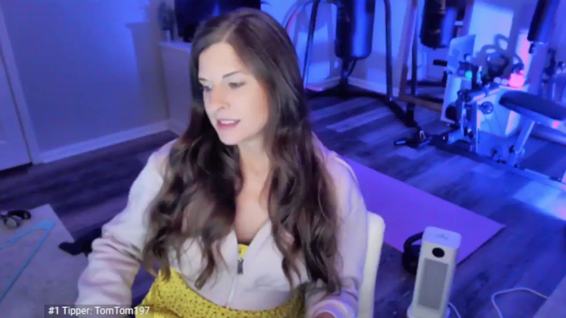 Gallery image thumbnail from Anna__Online's myfreecams stream on, 04/19/2025, 04:14 image 10 of 20