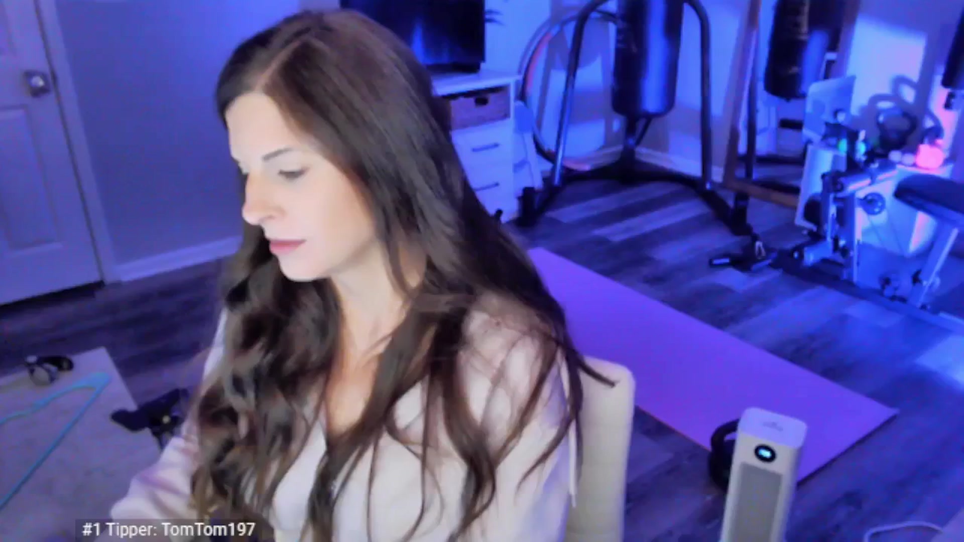 Gallery image thumbnail from Anna__Online's myfreecams stream on, 04/19/2025, 04:14 image 7 of 20
