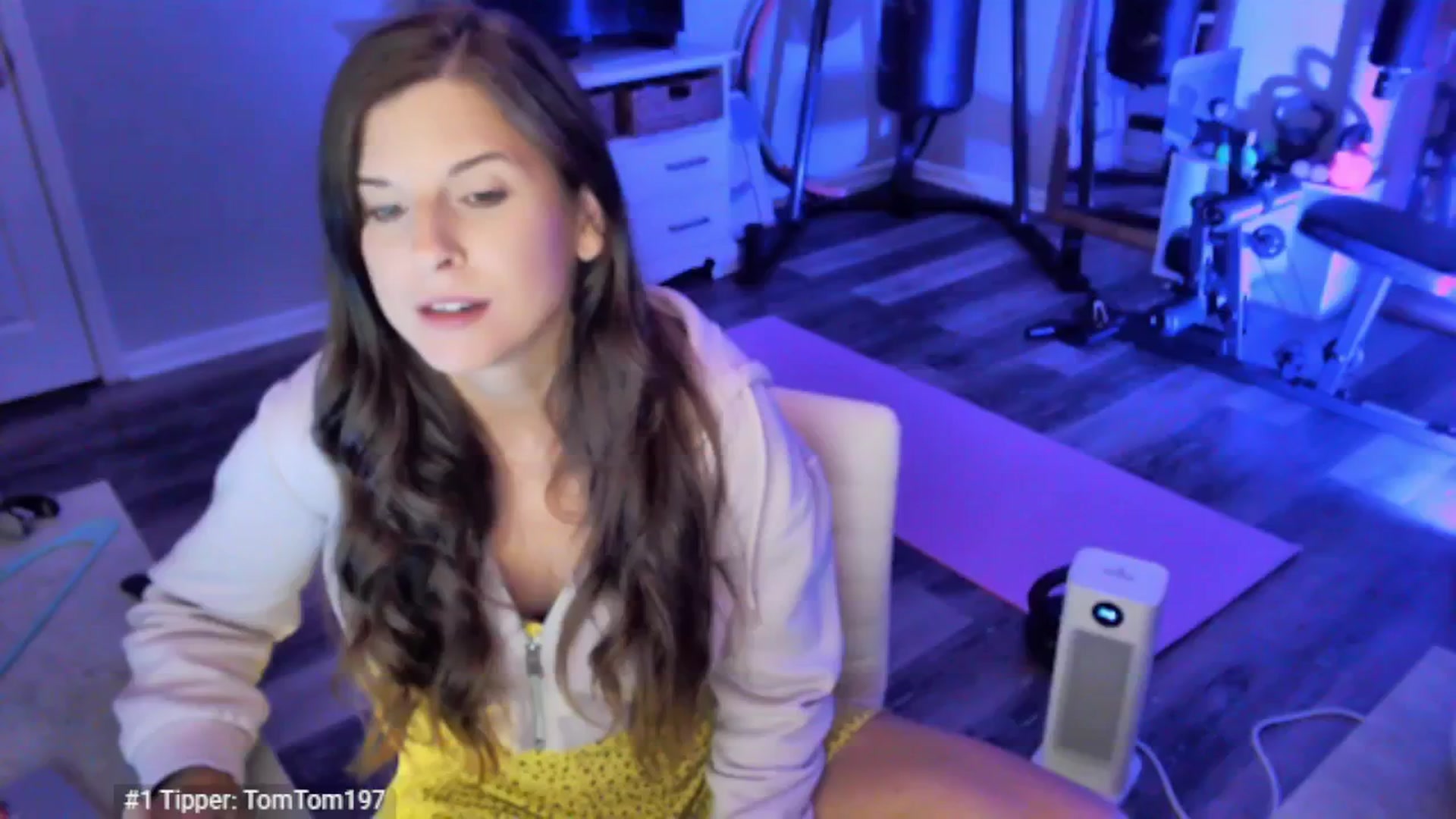 Gallery image thumbnail from Anna__Online's myfreecams stream on, 04/19/2025, 04:14 image 4 of 20