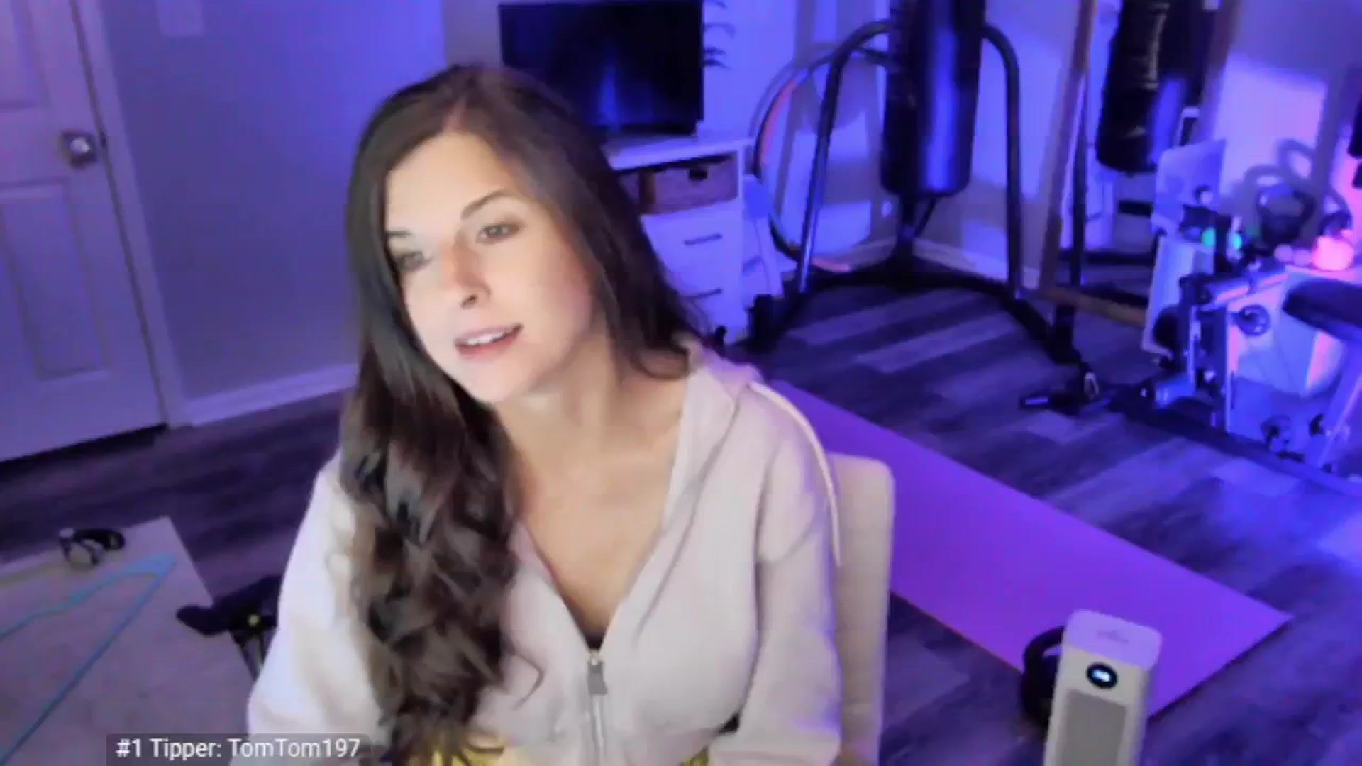 Gallery image thumbnail from Anna__Online's myfreecams stream on, 04/19/2025, 04:14 image 2 of 20