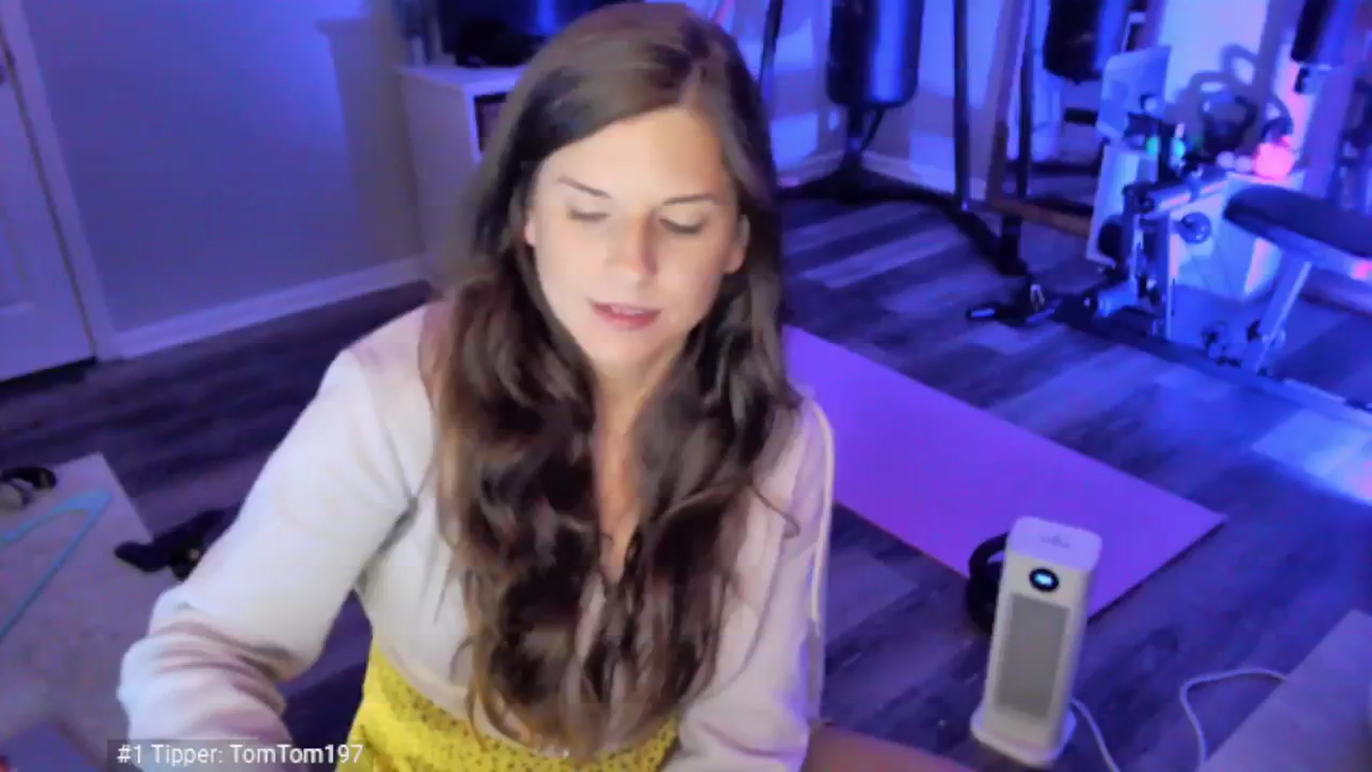 Gallery image thumbnail from Anna__Online's myfreecams stream on, 04/19/2025, 04:14 image 5 of 20