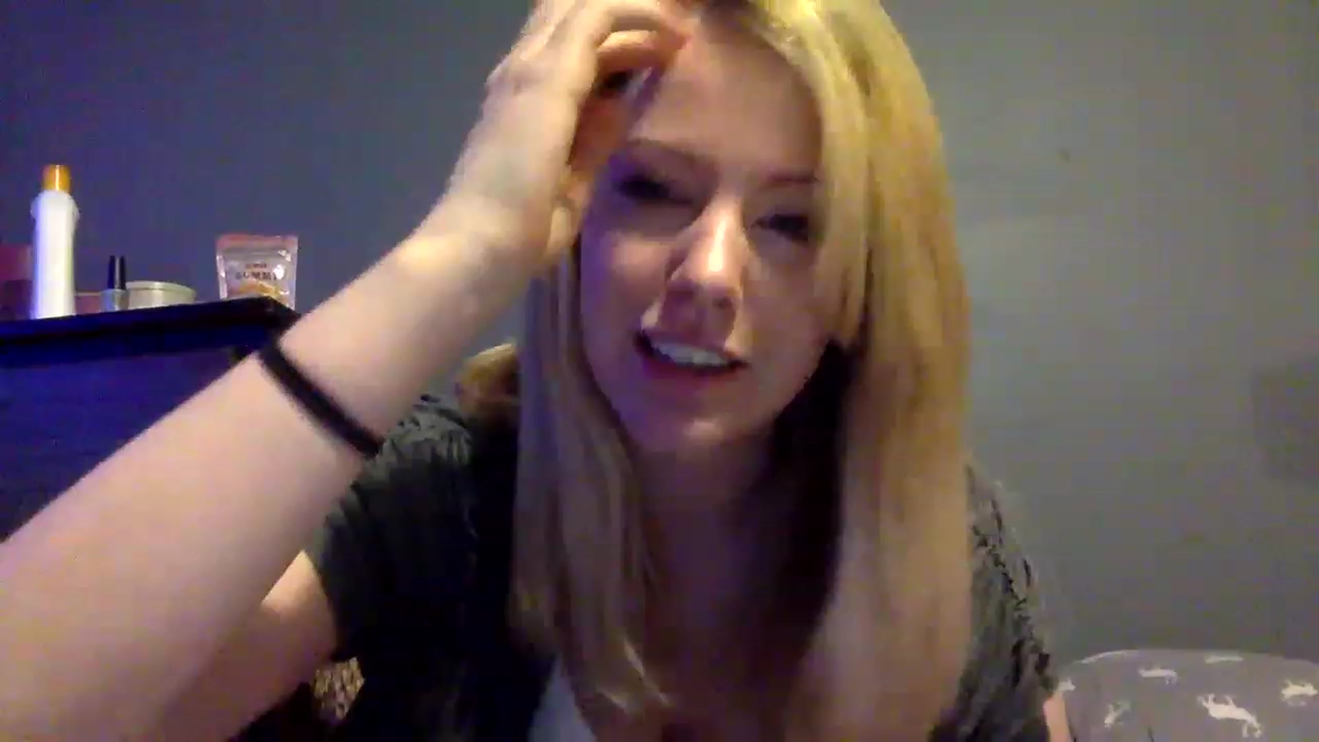 Gallery image thumbnail from Annabanana18's myfreecams stream on, 01/16/2023, 17:02 image 20 of 20