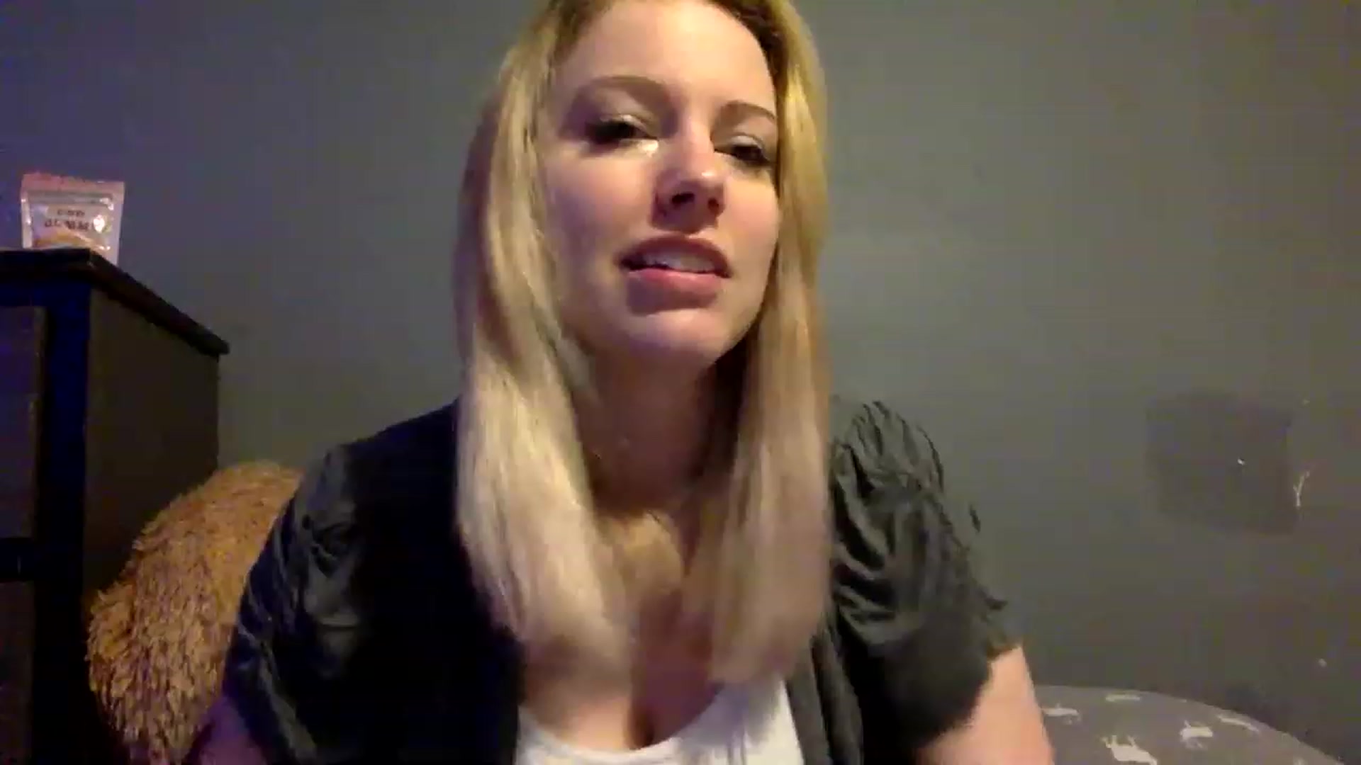 Gallery image thumbnail from Annabanana18's myfreecams stream on, 01/16/2023, 17:02 image 8 of 20