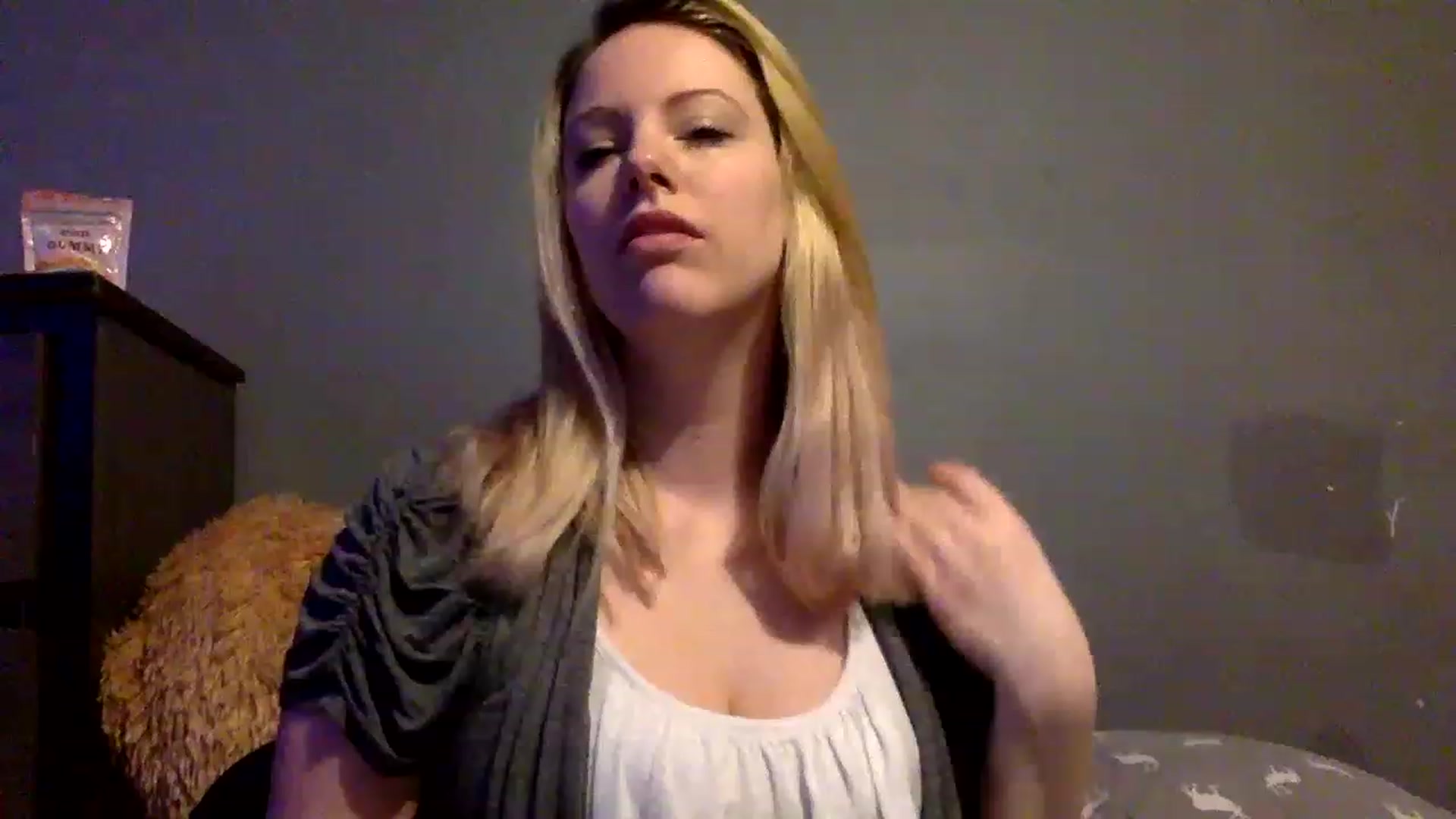 Gallery image thumbnail from Annabanana18's myfreecams stream on, 01/16/2023, 17:02 image 17 of 20