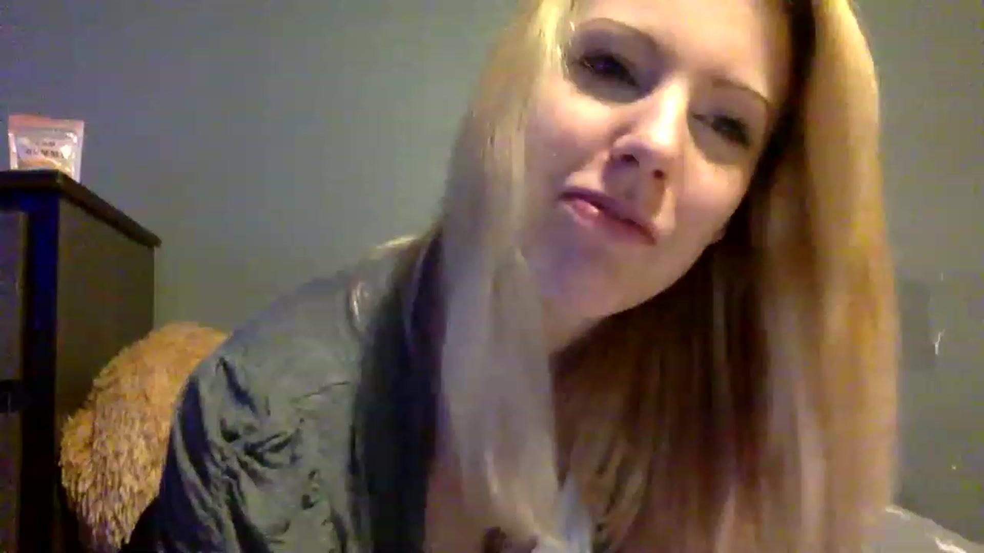 Gallery image thumbnail from Annabanana18's myfreecams stream on, 01/16/2023, 17:02 image 10 of 20