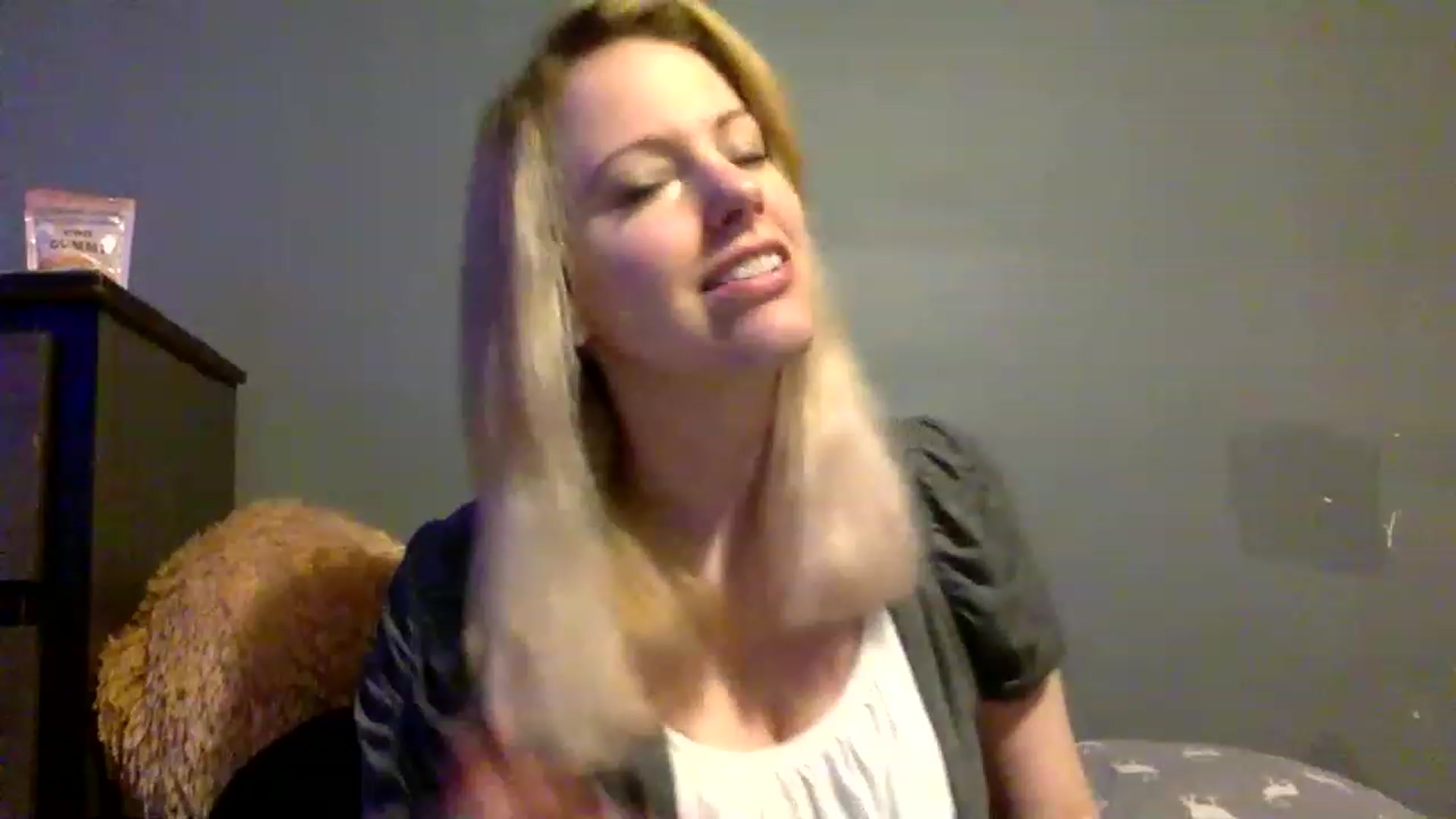 Gallery image thumbnail from Annabanana18's myfreecams stream on, 01/16/2023, 17:02 image 9 of 20