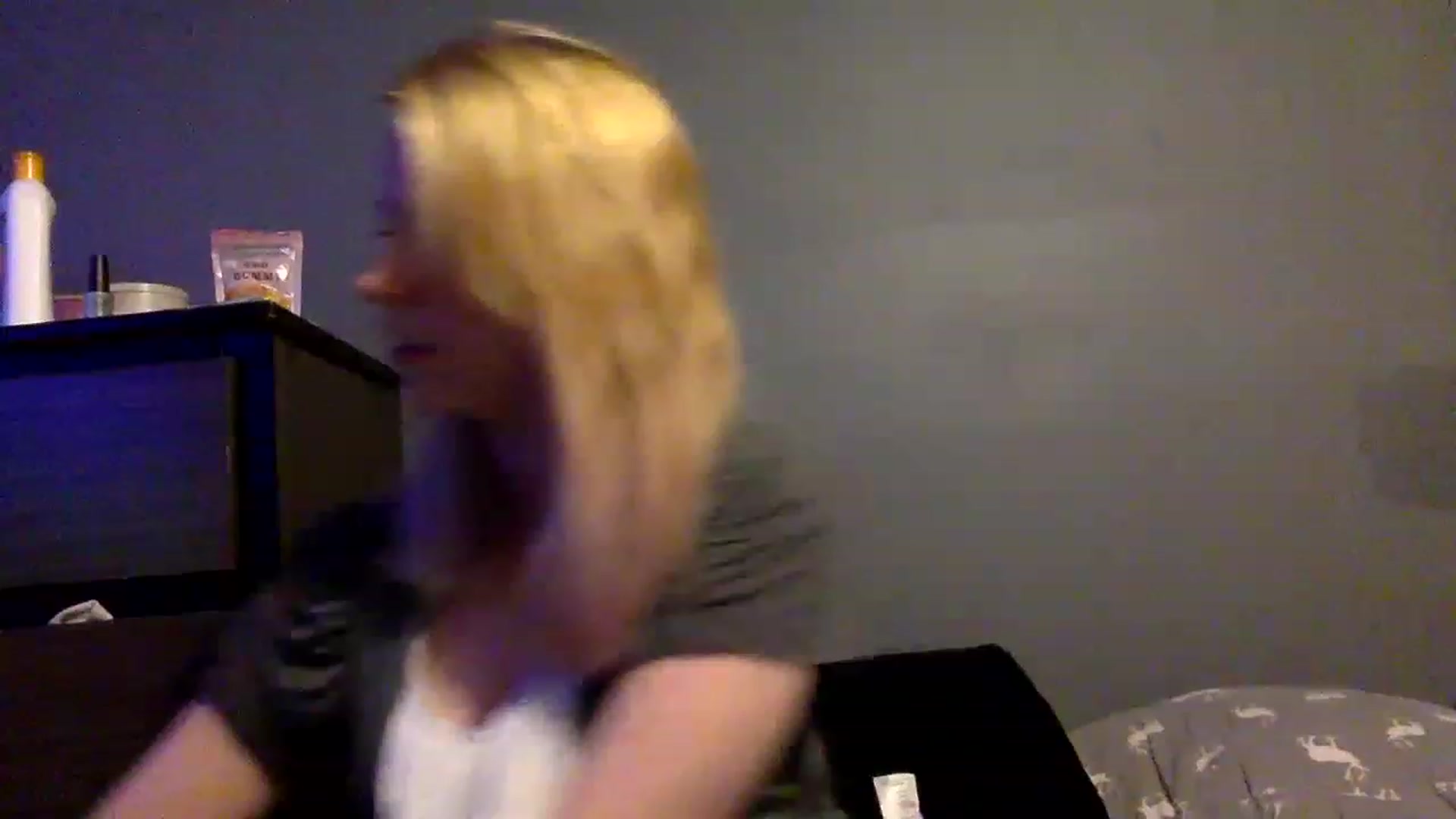 Gallery image thumbnail from Annabanana18's myfreecams stream on, 01/16/2023, 17:02 image 18 of 20