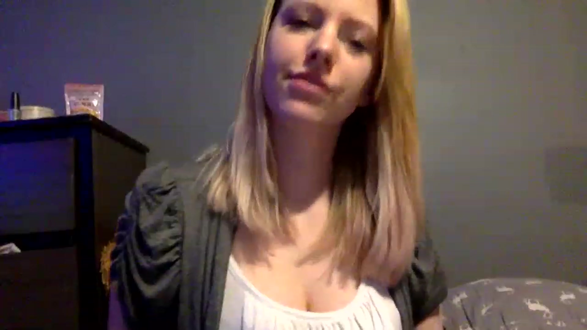 Gallery image thumbnail from Annabanana18's myfreecams stream on, 01/16/2023, 17:16 image 6 of 20