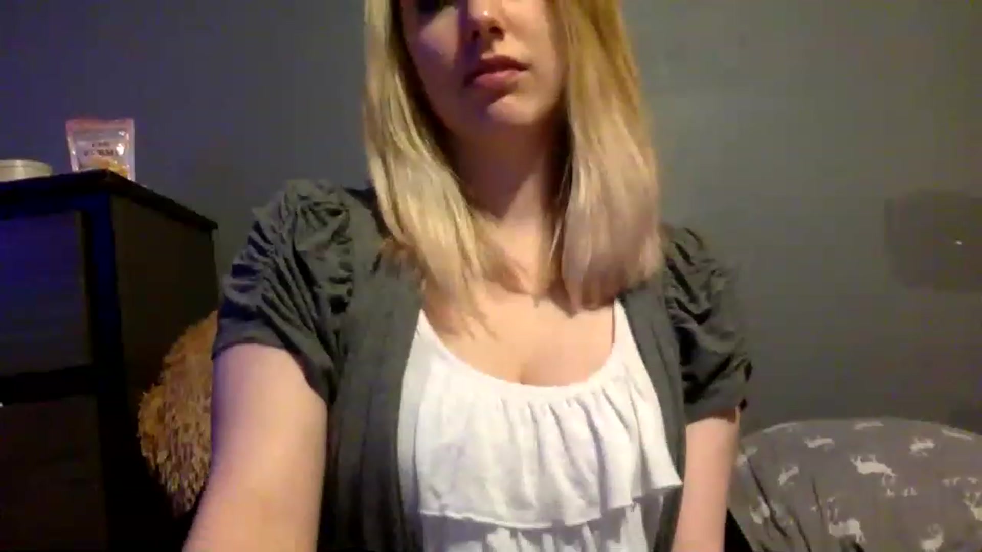 Gallery image thumbnail from Annabanana18's myfreecams stream on, 01/16/2023, 17:16 image 12 of 20