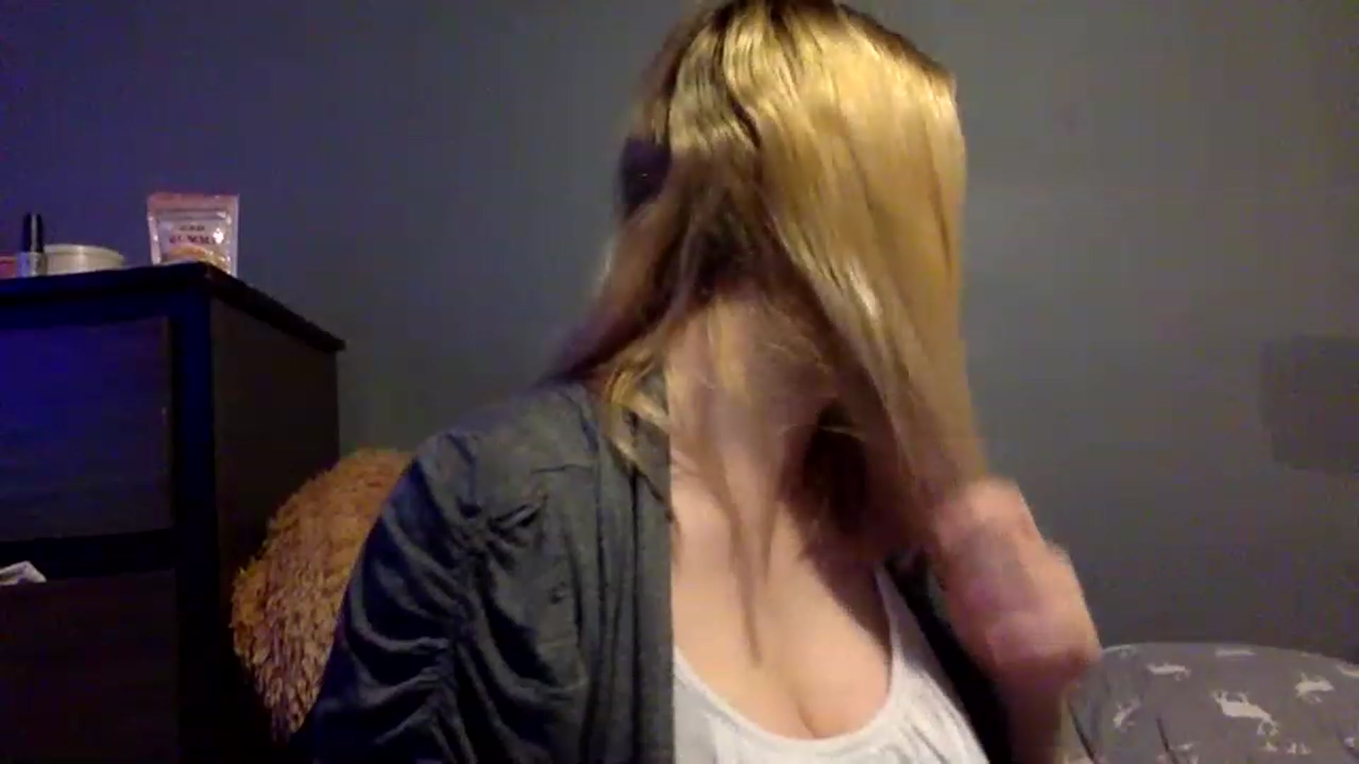 Gallery image thumbnail from Annabanana18's myfreecams stream on, 01/16/2023, 17:16 image 8 of 20