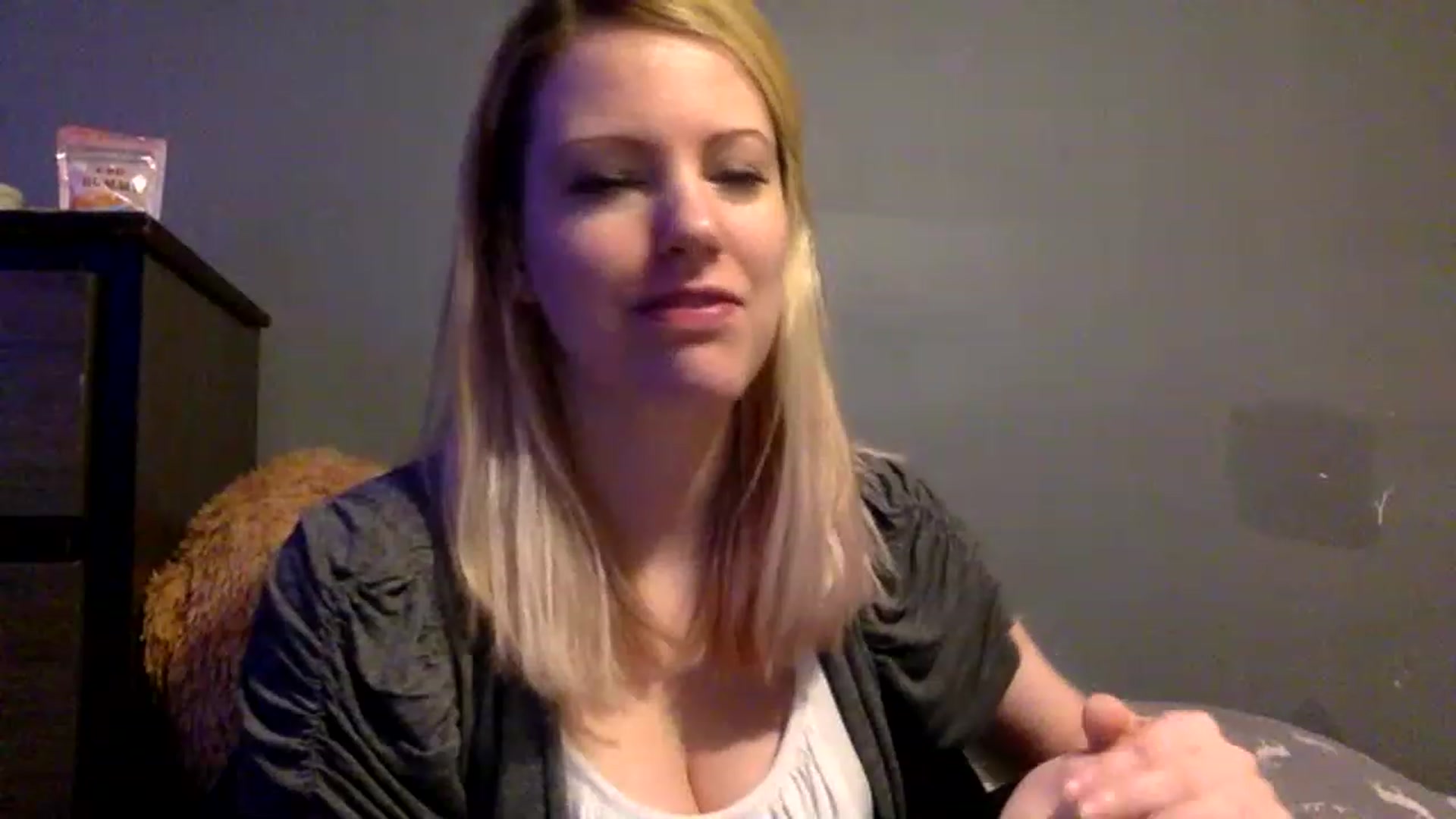 Gallery image thumbnail from Annabanana18's myfreecams stream on, 01/16/2023, 17:16 image 3 of 20