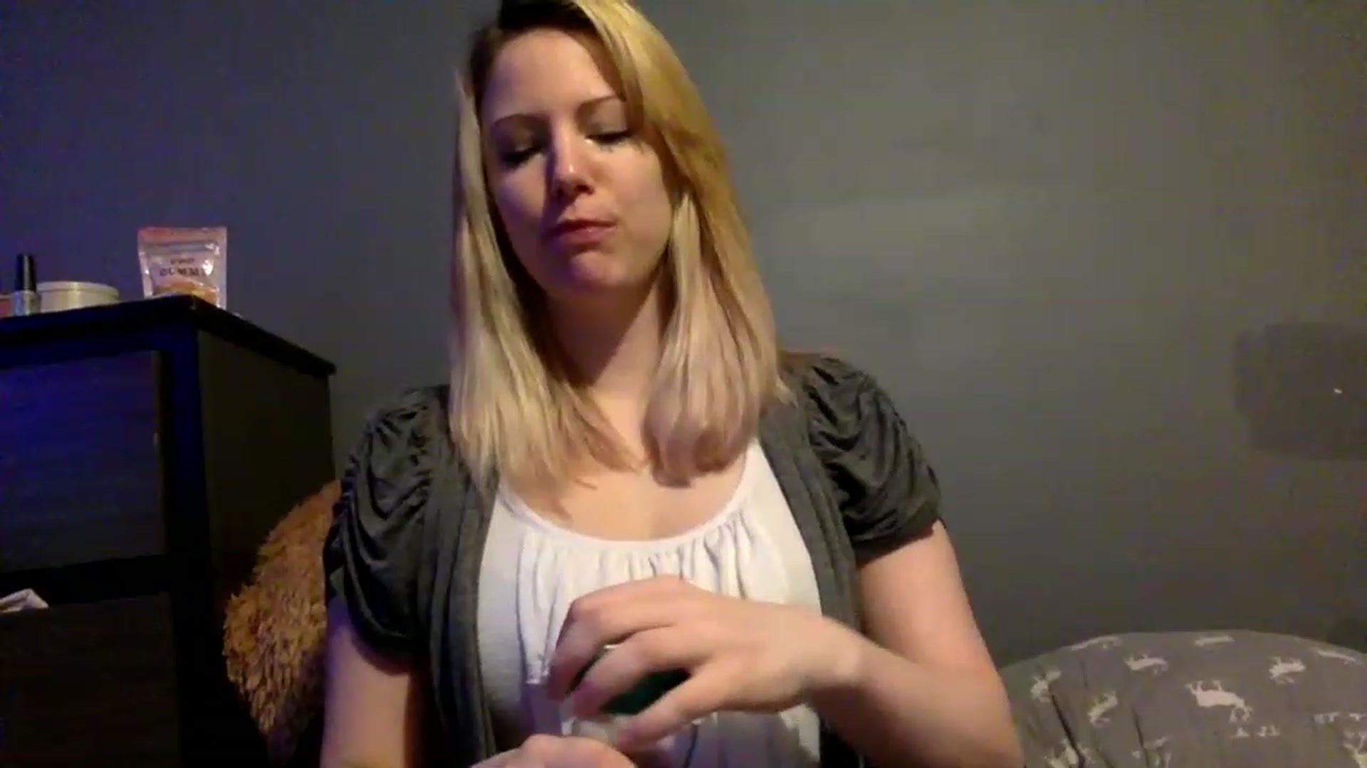 Gallery image thumbnail from Annabanana18's myfreecams stream on, 01/16/2023, 17:16 image 10 of 20